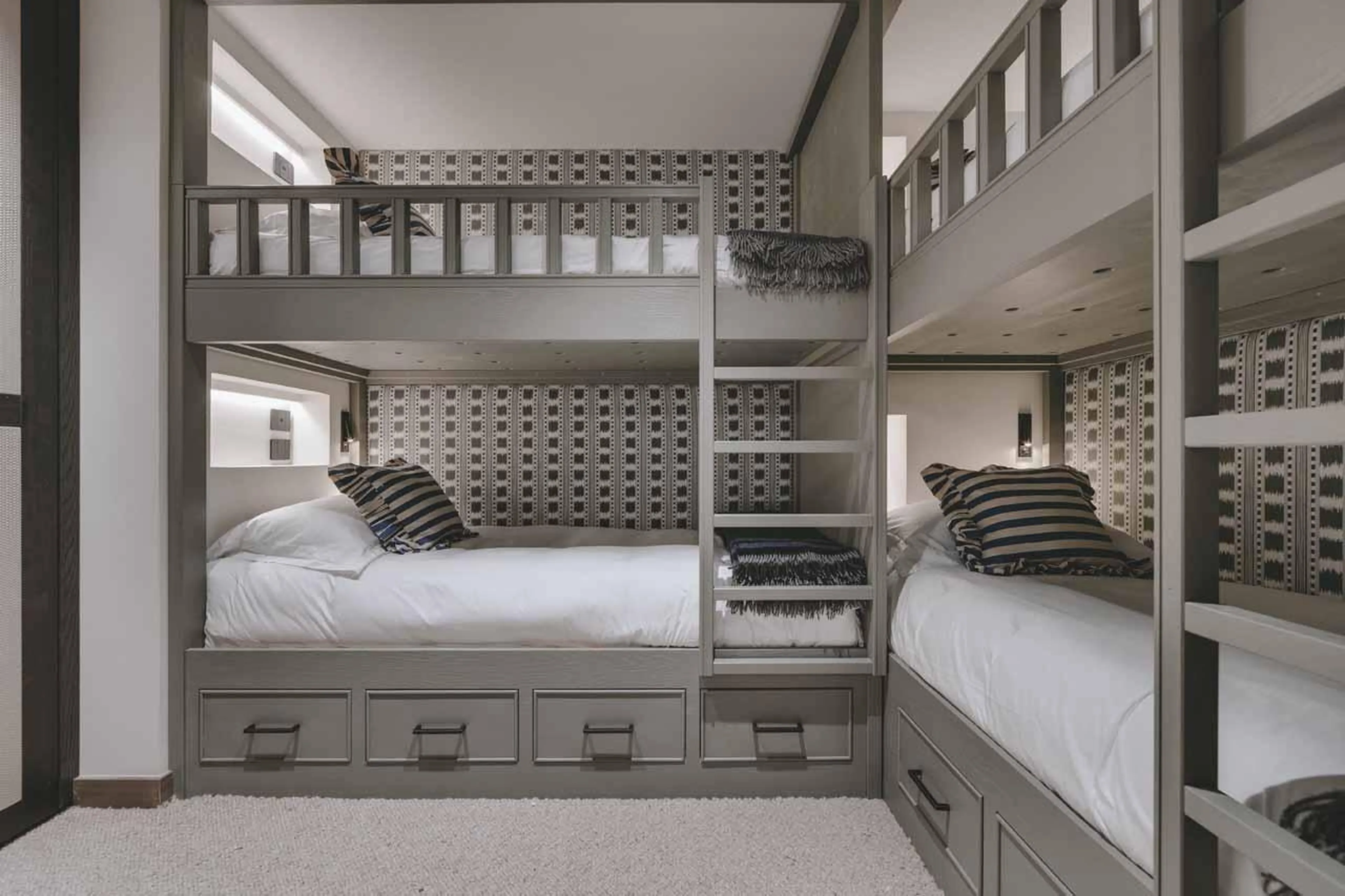 Bunk bedroom with two bunk beds at Chalet La Tene, Val d'Isere