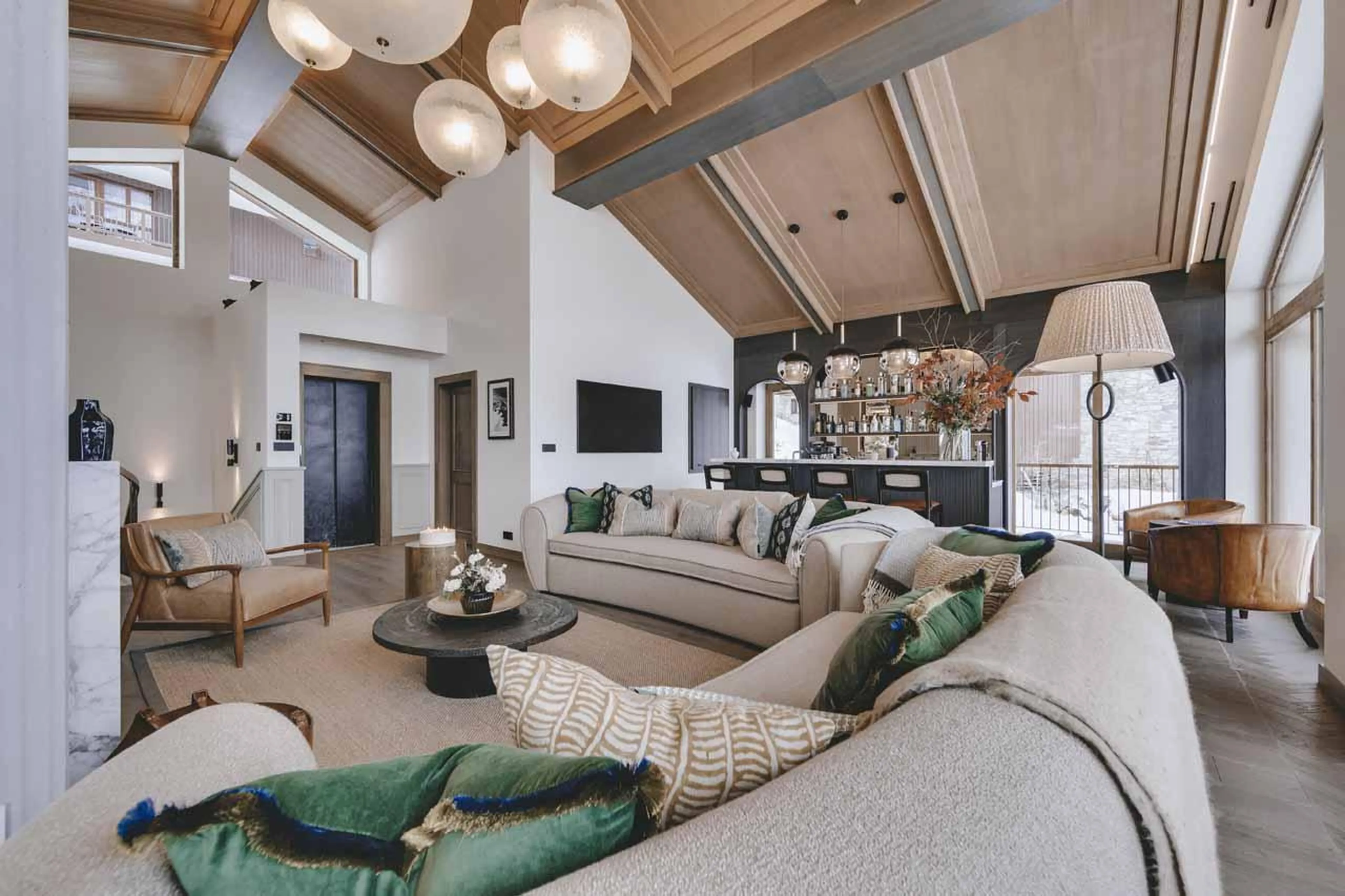 Sitting area and bar at Chalet La Tene, Val d'Isere