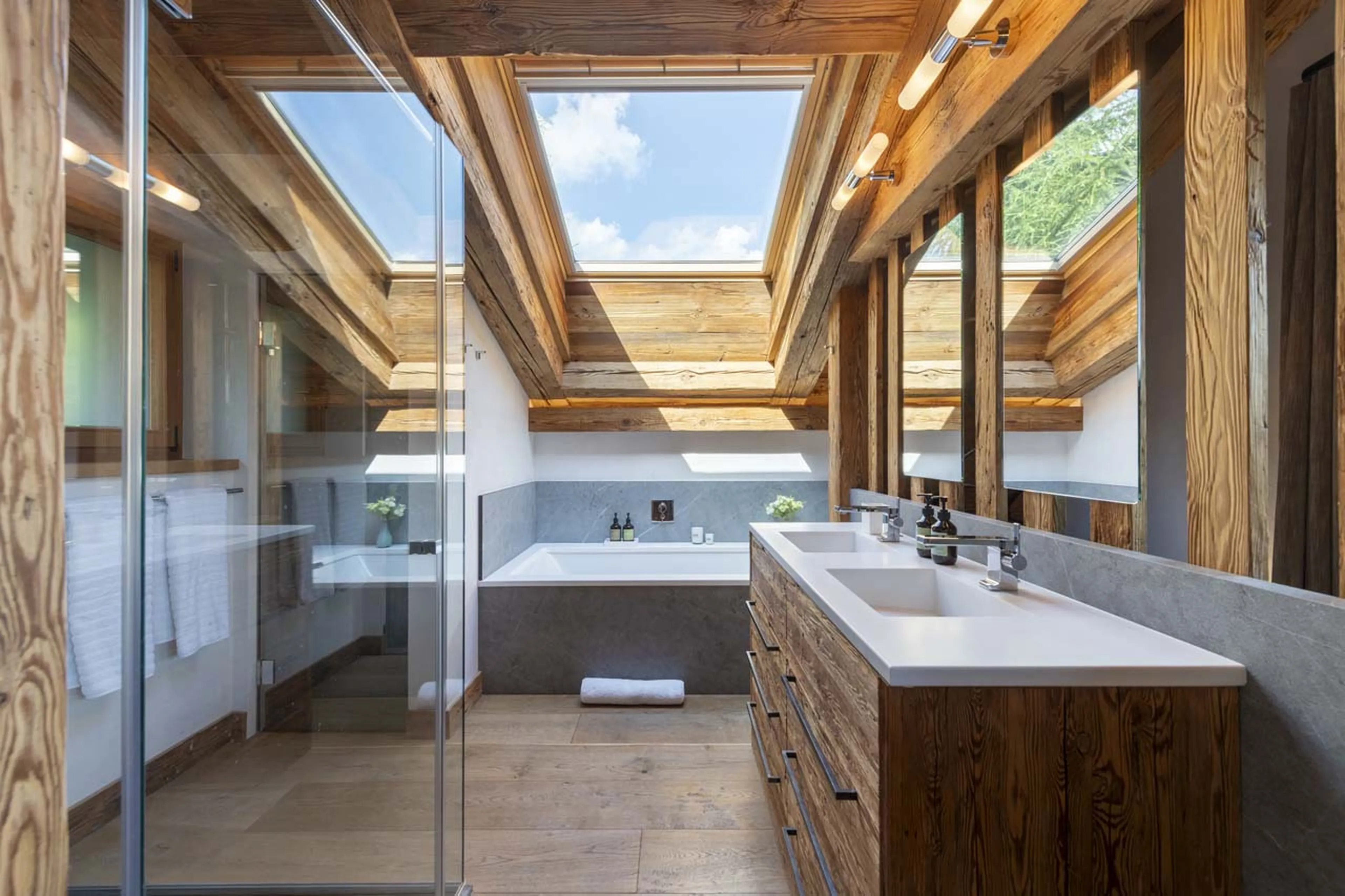 Master bathroom in Chalet La Vigne in Verbier