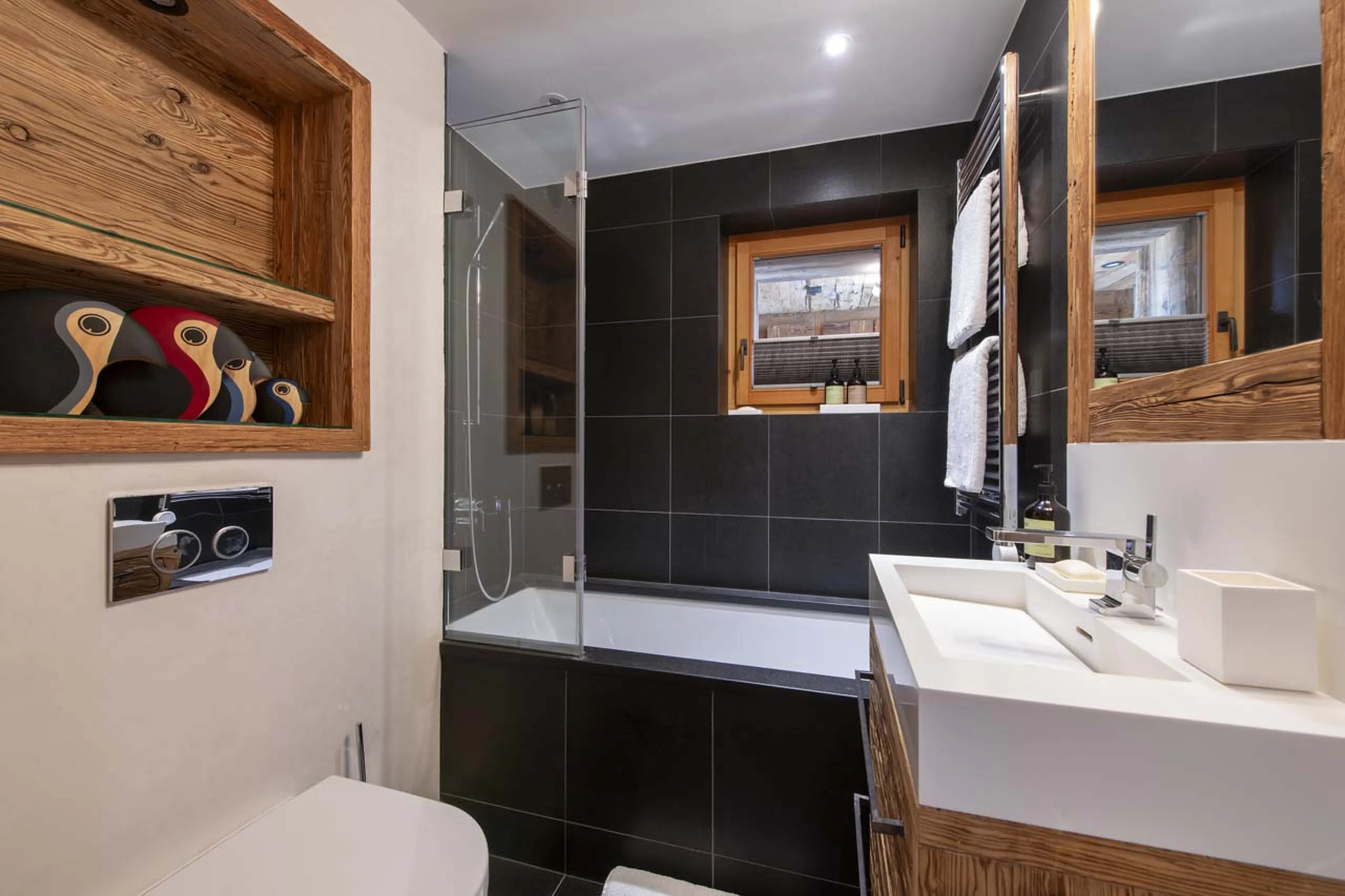 En-suite bathroom in Chalet La Vigne in Verbier