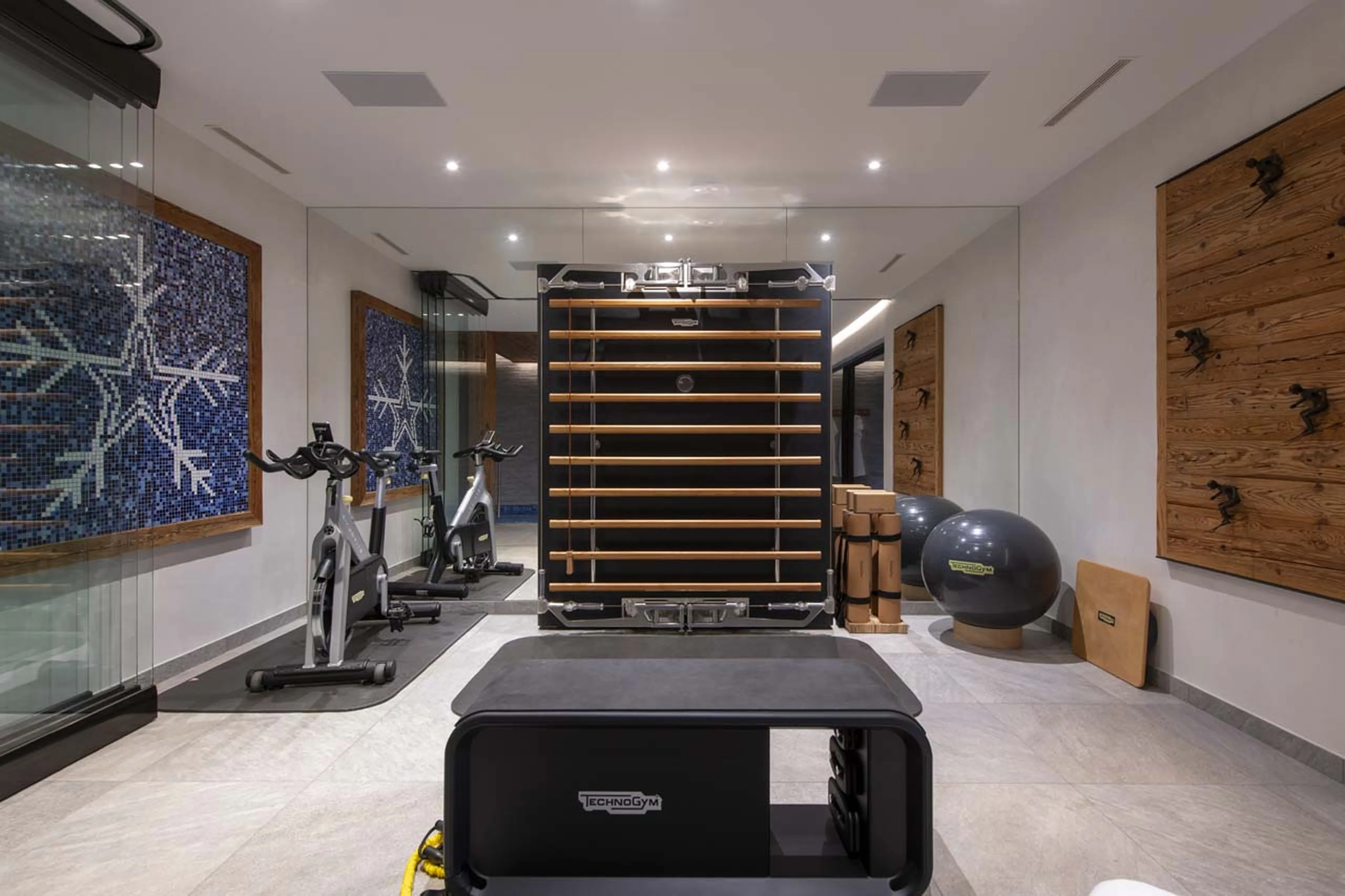 Fitness room at Chalet La Vigne in Verbier