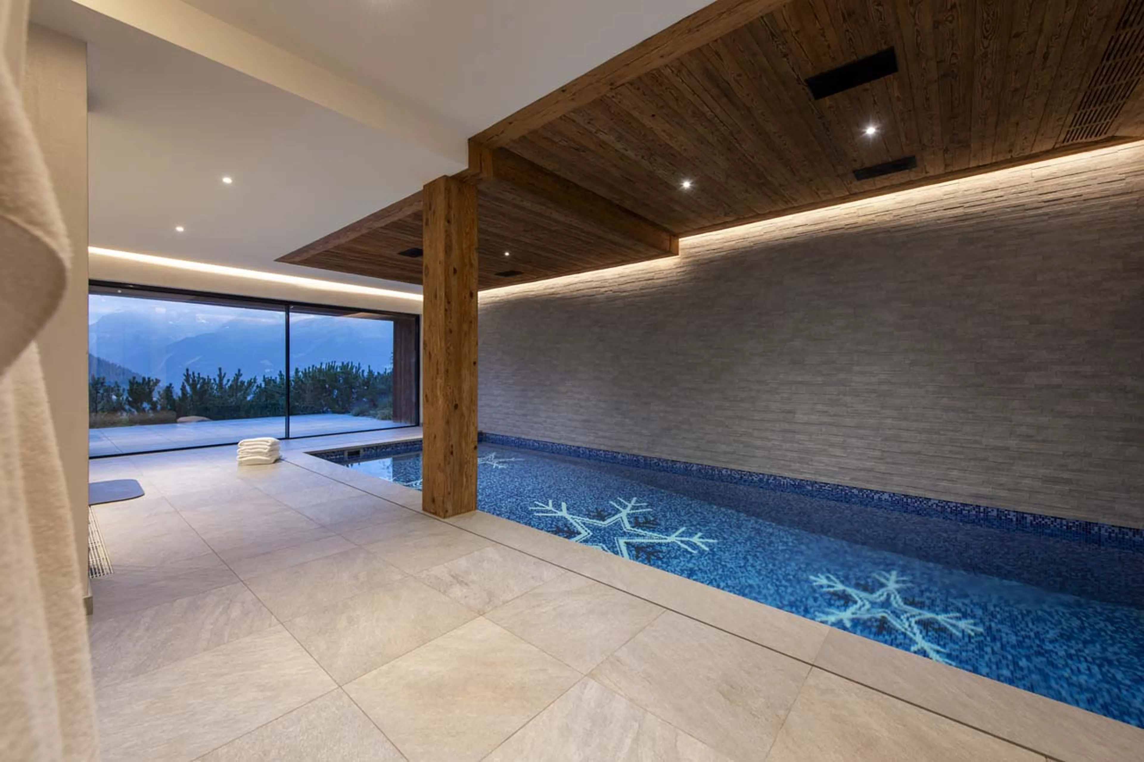Spa with pool at Chalet Le Vigne in Verbier