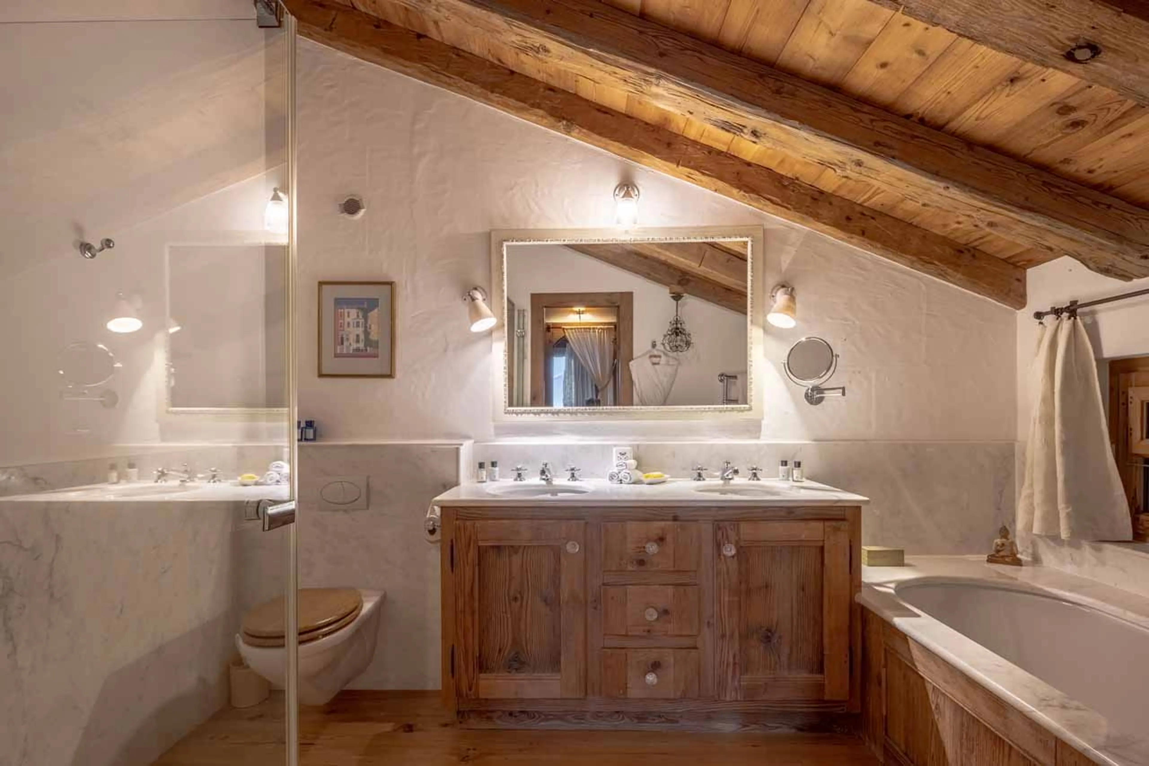 Bedroom 1 en-suite at Chalet Lalapanzi in Verbier