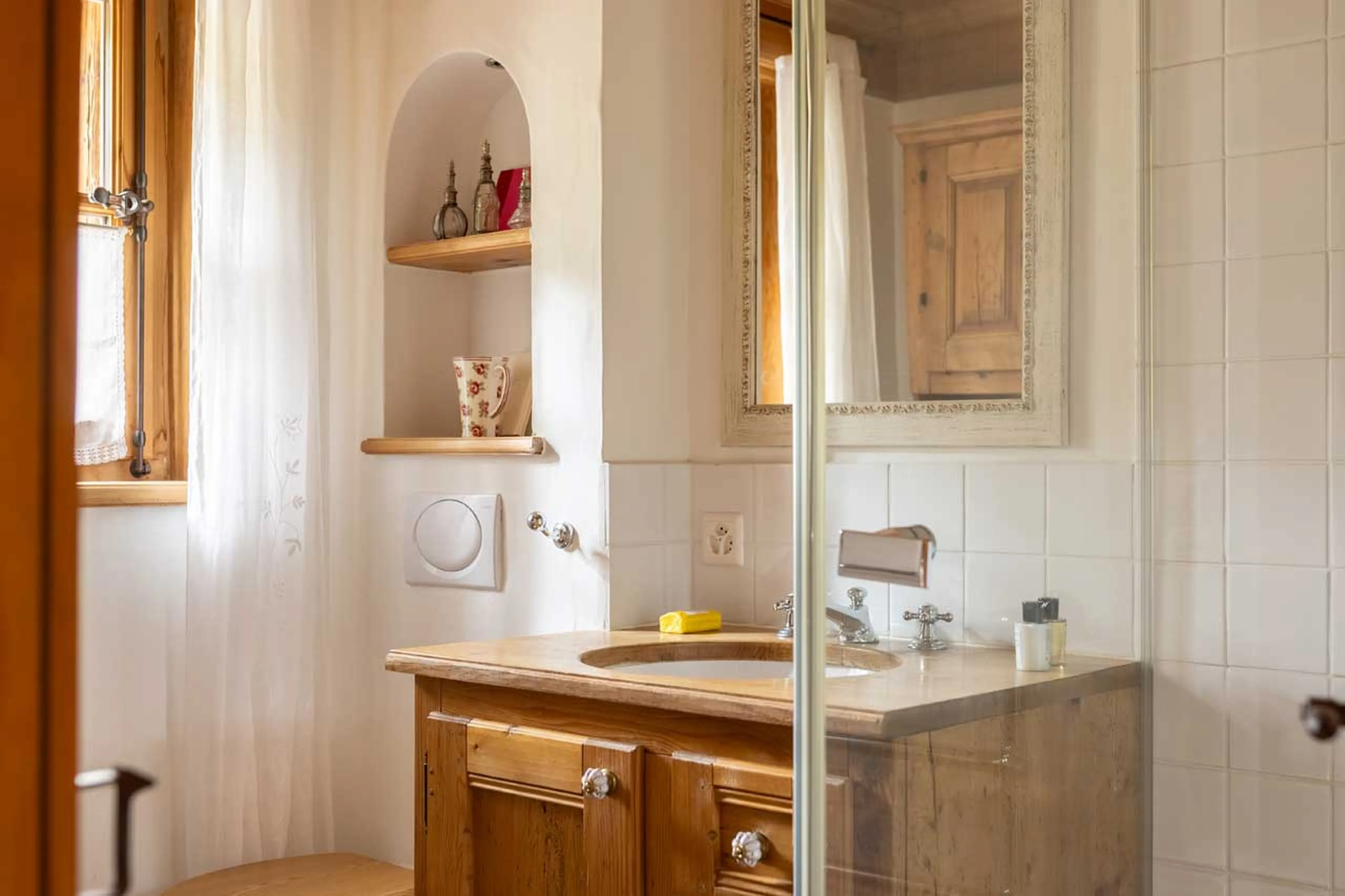 Bedroom 2 en-suite at Chalet Lalapanzi in Verbier