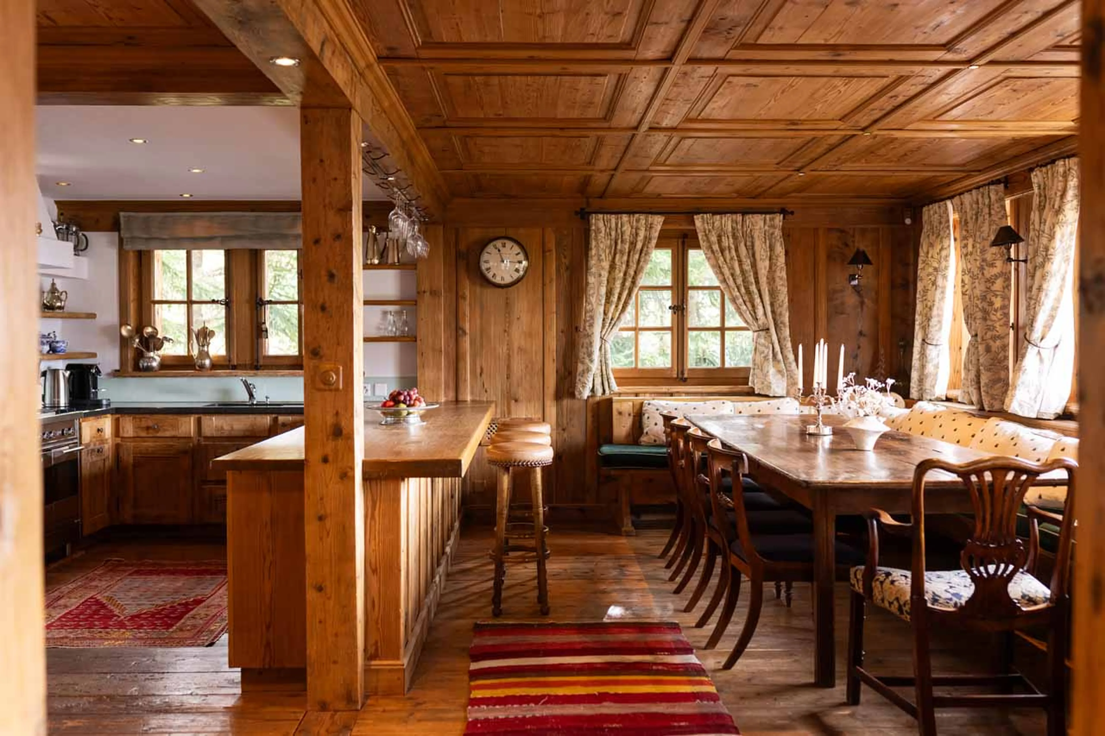 Dining area and kitchen at Chalet Lalapanzi in Verbier