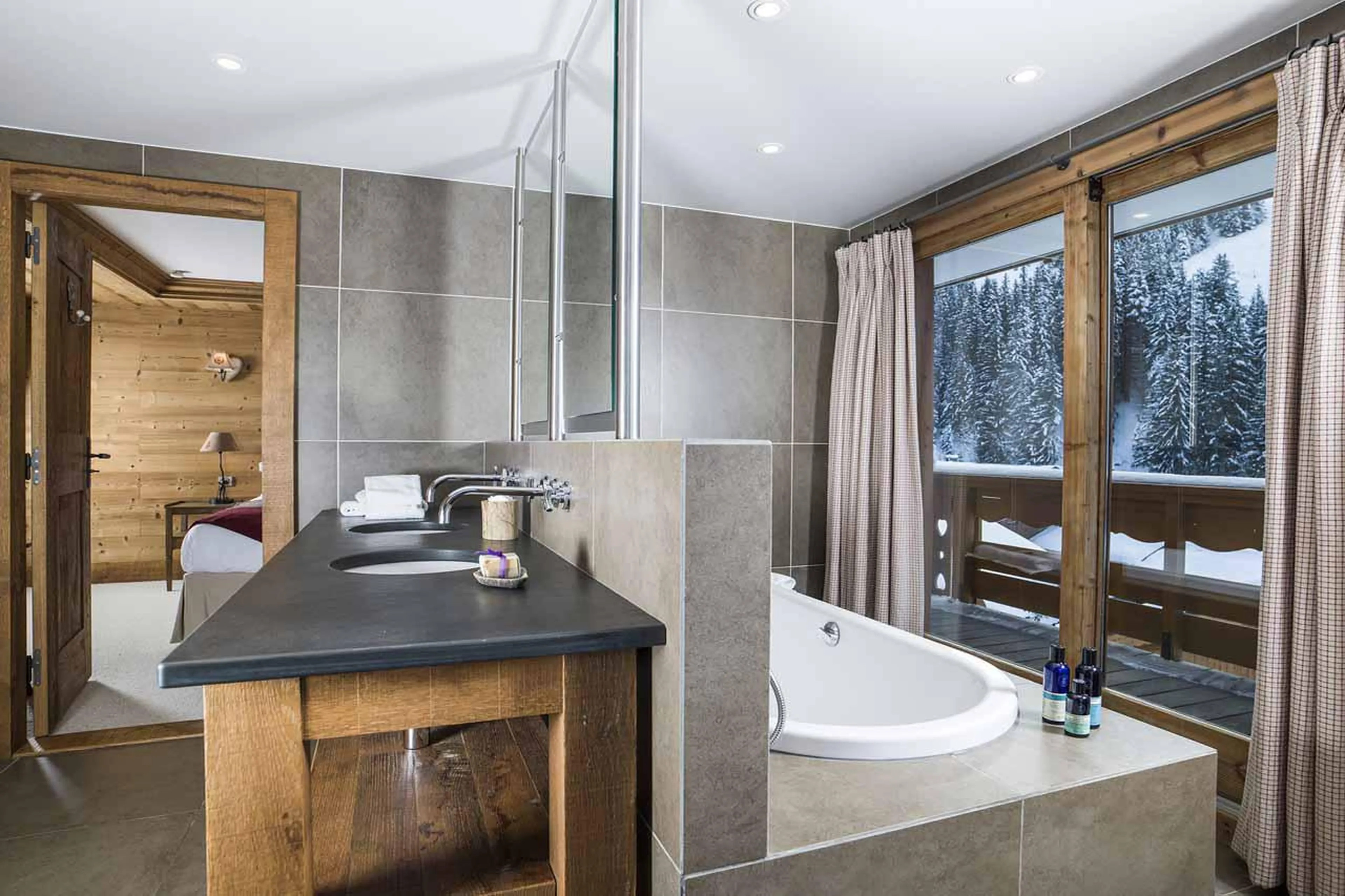 En-suite bathroom two at Chalet Lapin Blanc in Meribel