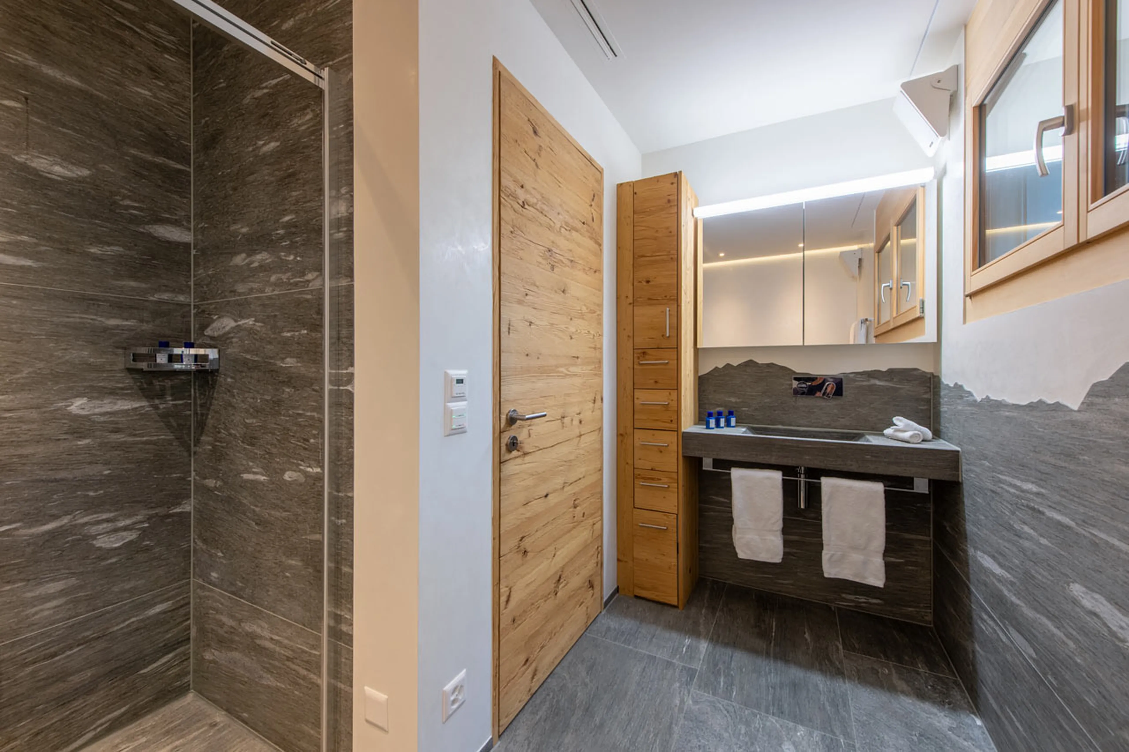 Shower room at Chalet Larch in Davos
