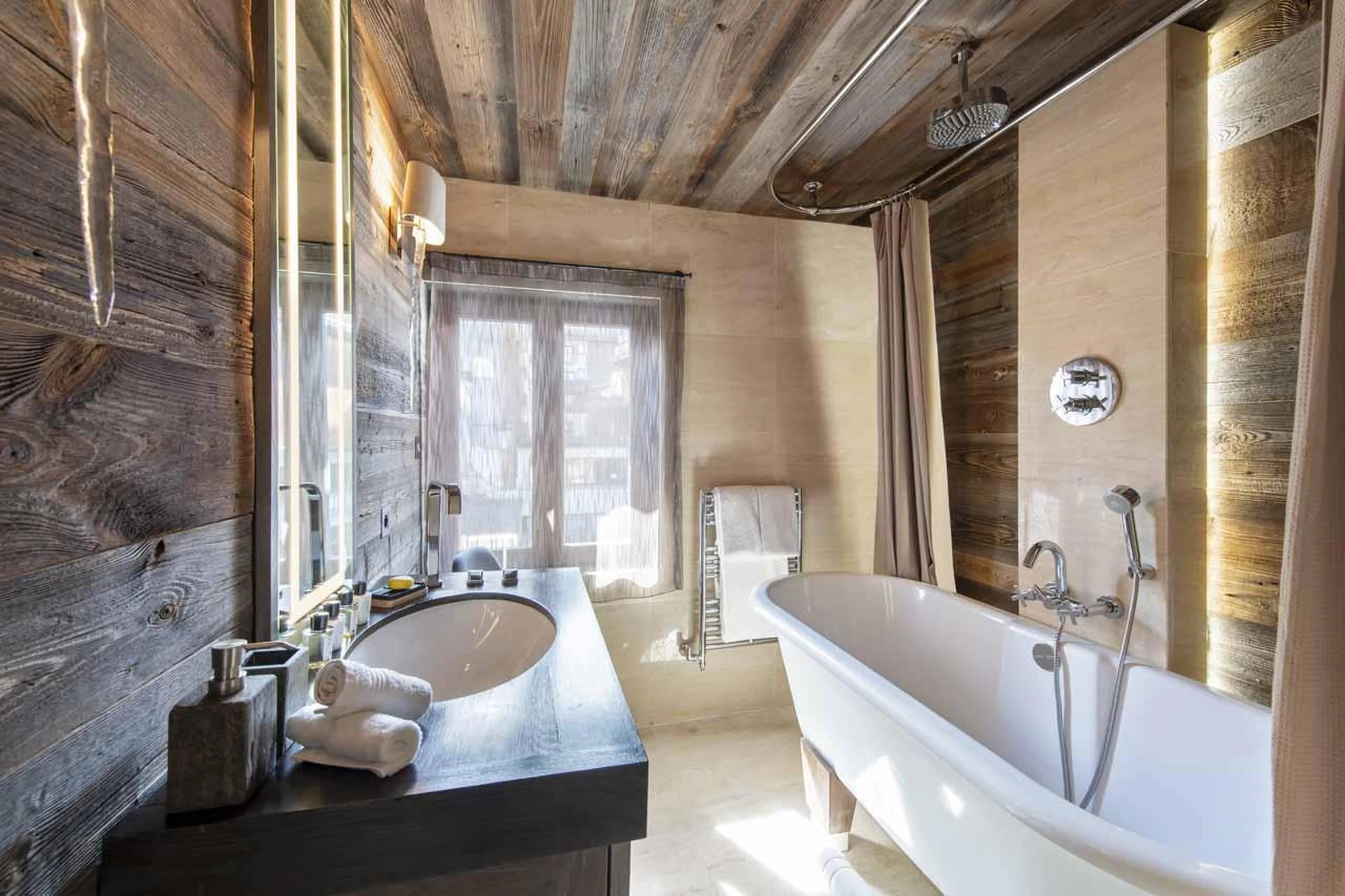 En-suite bathroom three in Chalet L’Arctique in Courchevel 1850