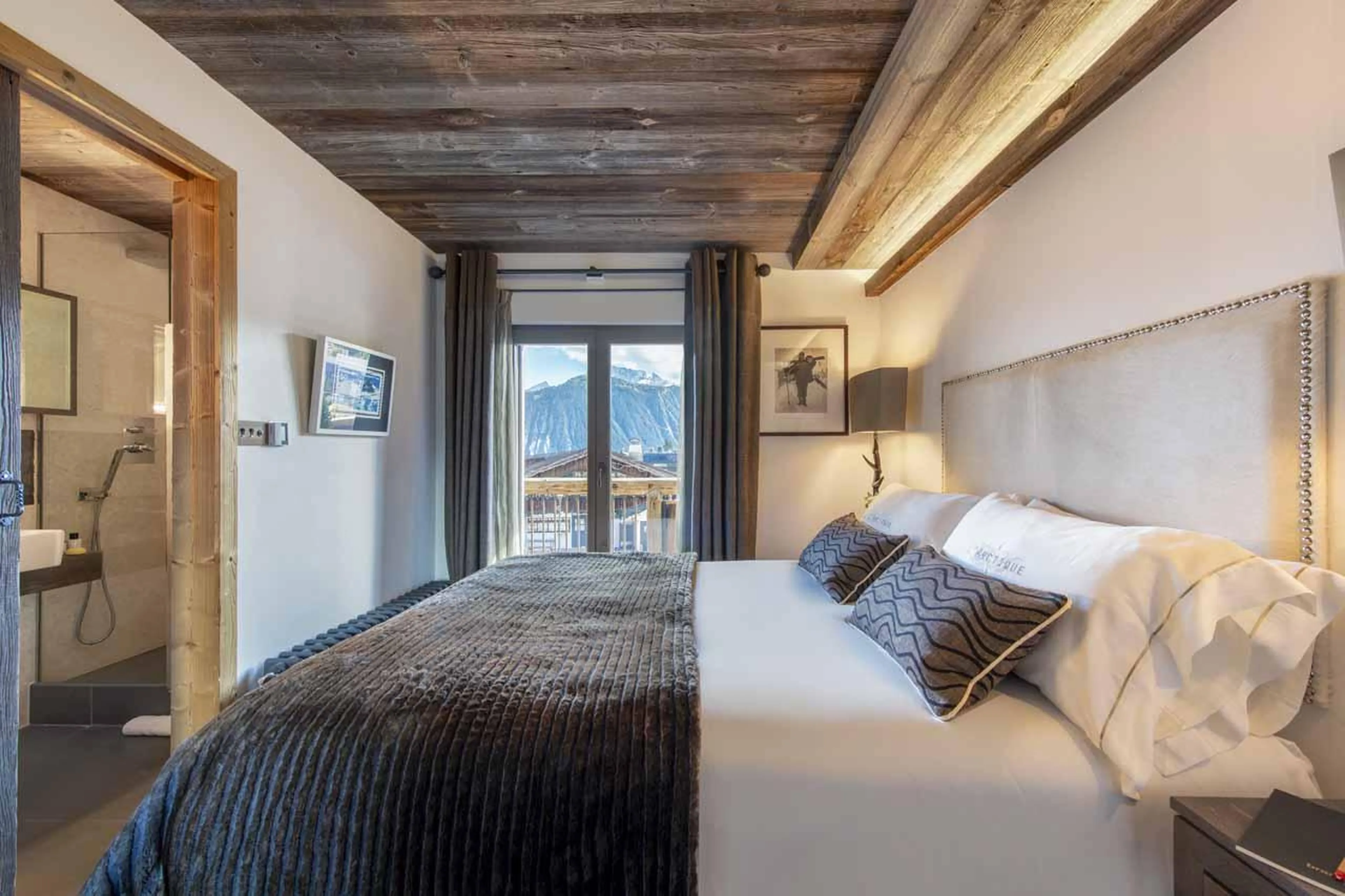 Double bedroom four in Chalet L’Arctique in Courchevel 1850