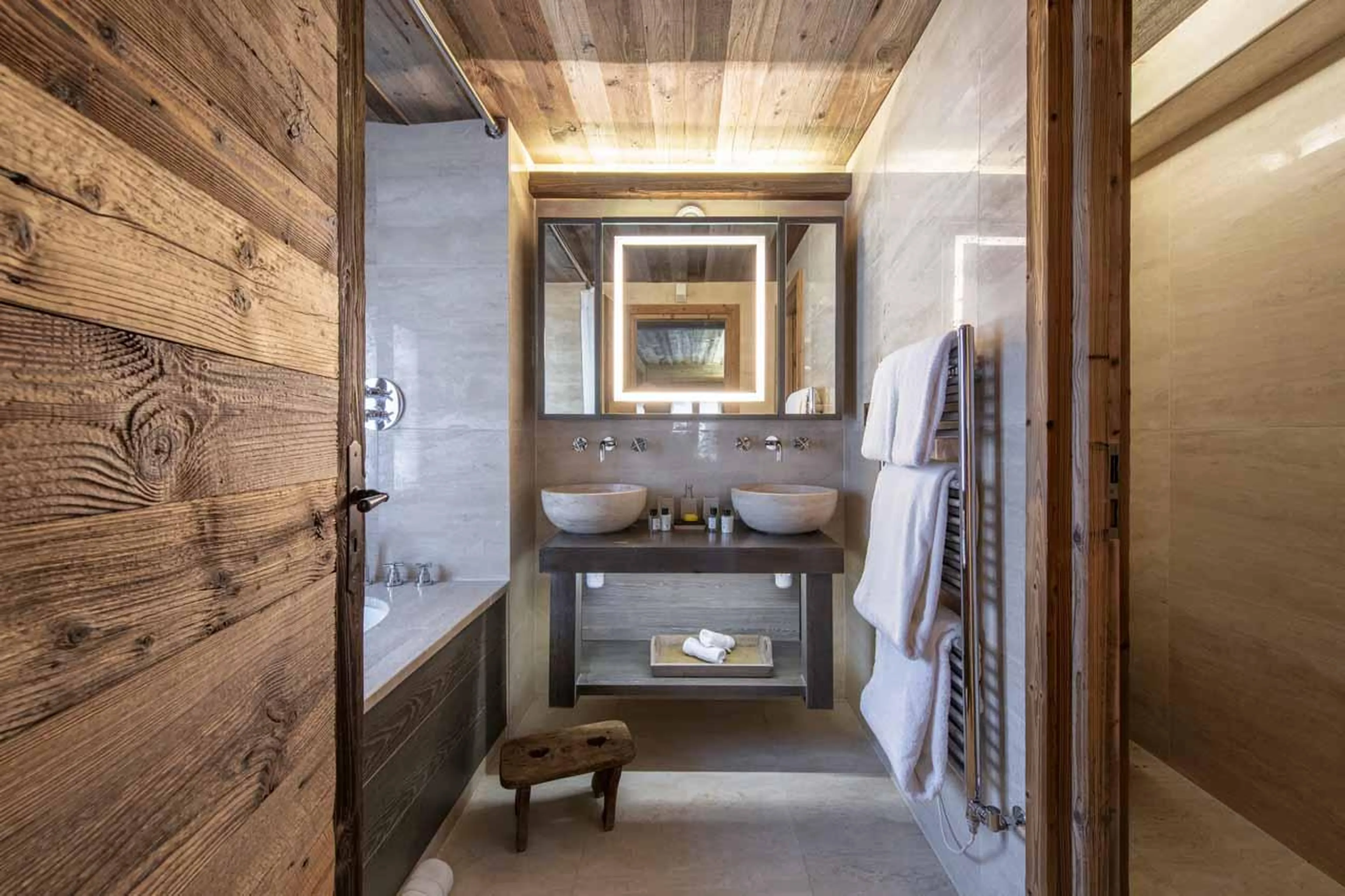 En-suite bathroom five in Chalet L’Arctique in Courchevel 1850