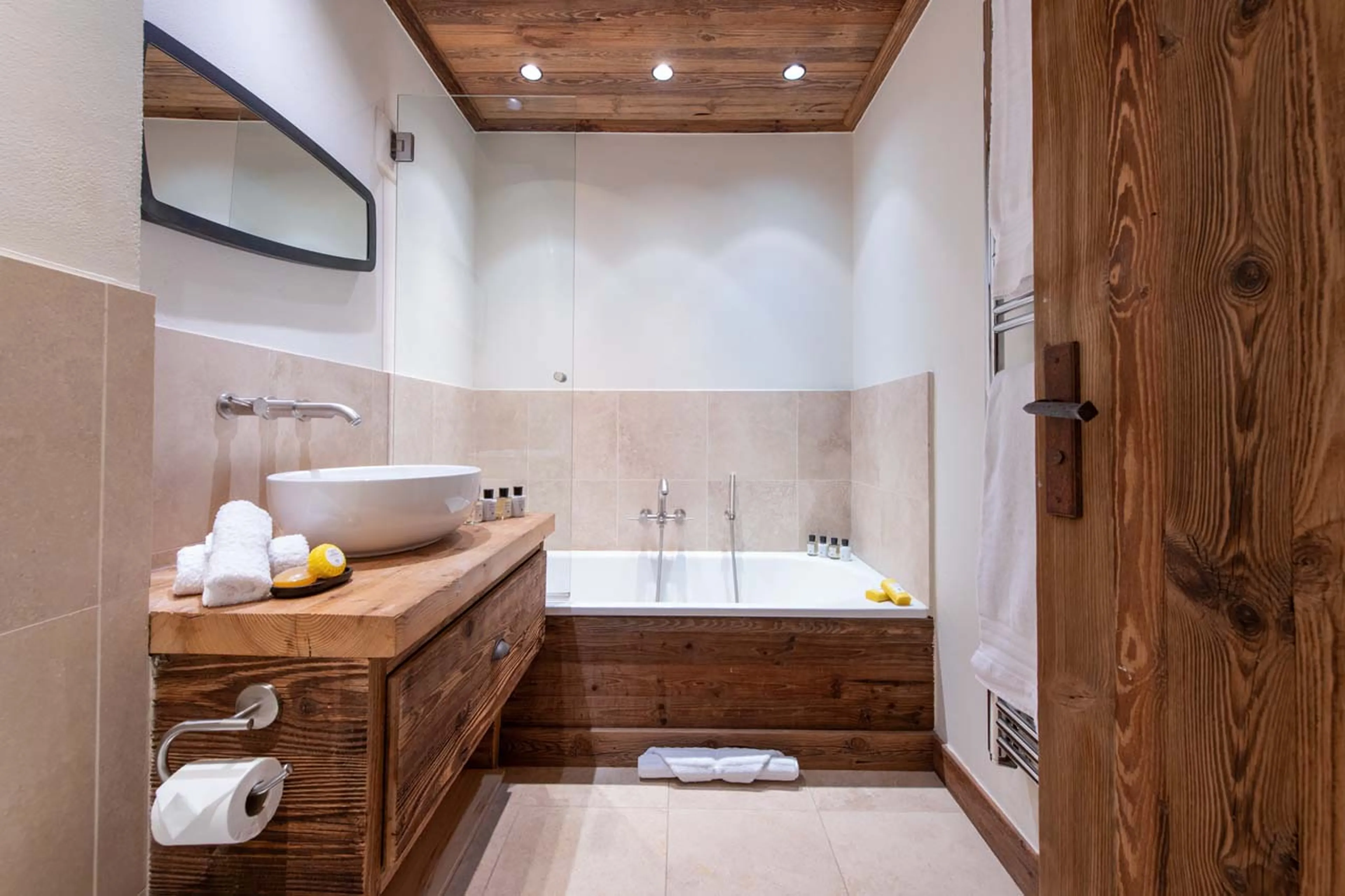 Shared bathroom at Chalet Lashca in Val d'Isere