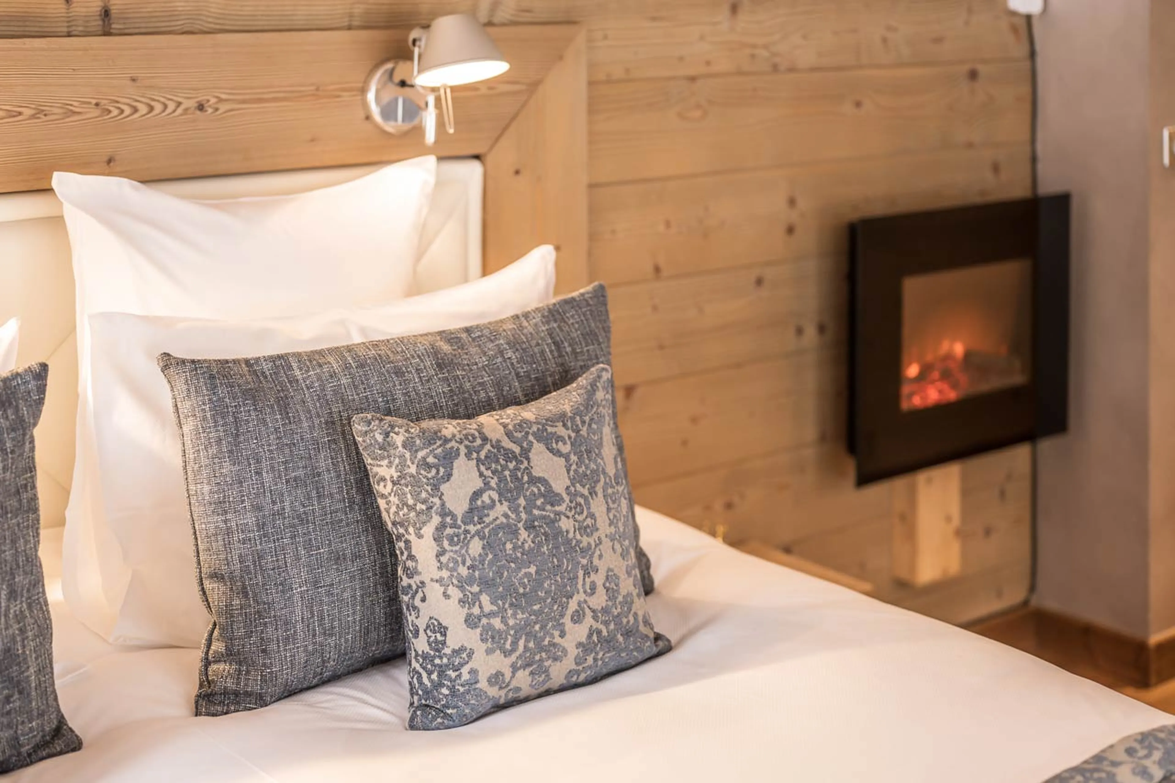 Cosy master suite at Chalet Le 1992 in Courchevel Le Praz