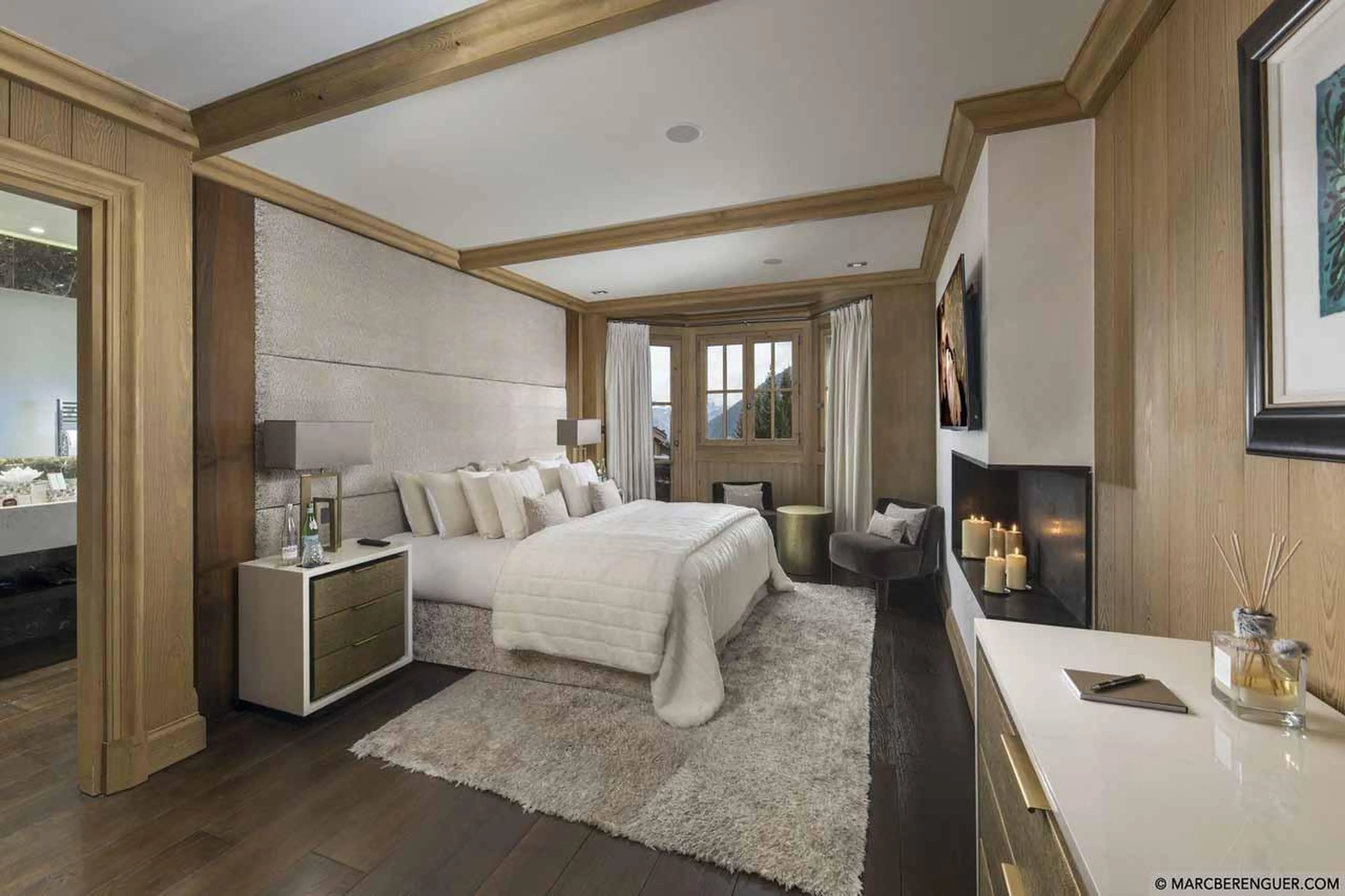 Double bedroom with en-suite bathroom in Chalet Le Blanchot in Courchevel 1850