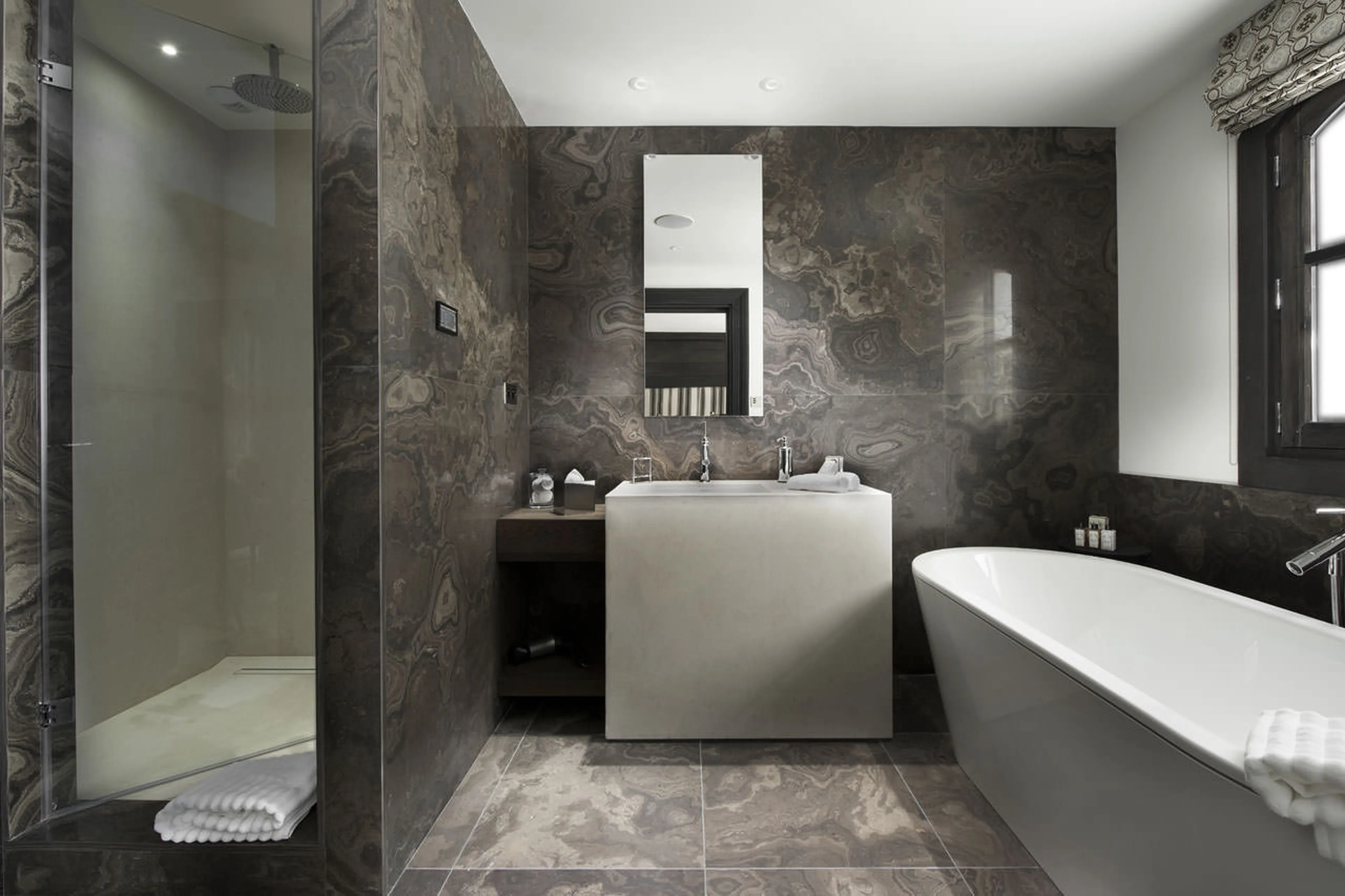 Separate shower in en-suite bathroom of Chalet Le Coquelicot in Courchevel 1850