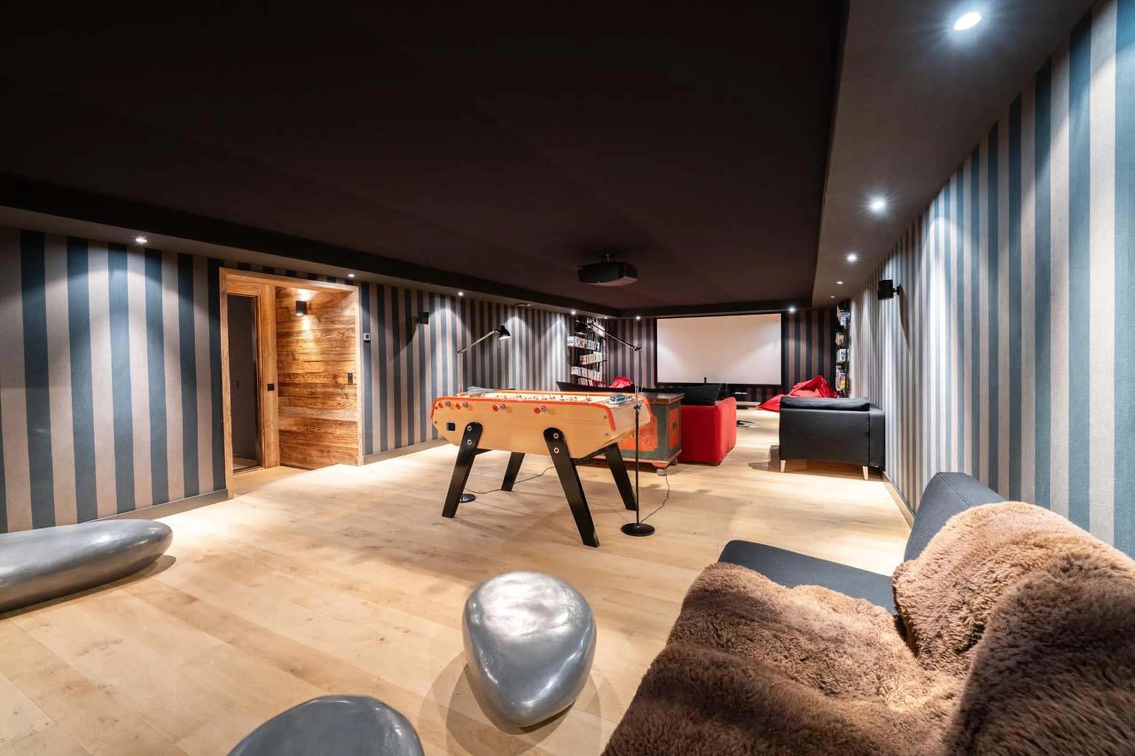 Entertainment area with sofa space and screen at Le Grand Cerf in Meribel