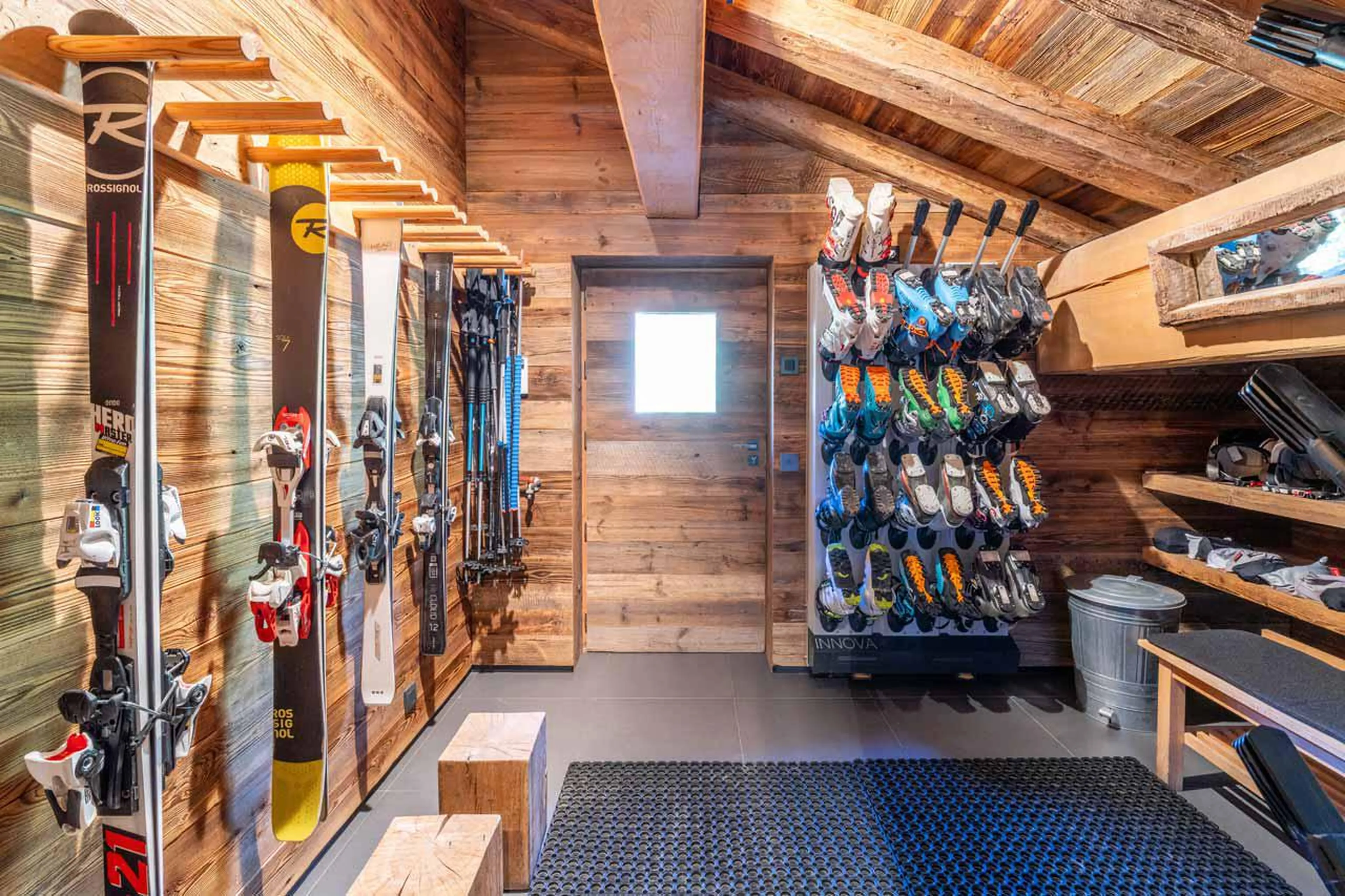 Ski room with changing room at Le Grand Cerf in Meribel