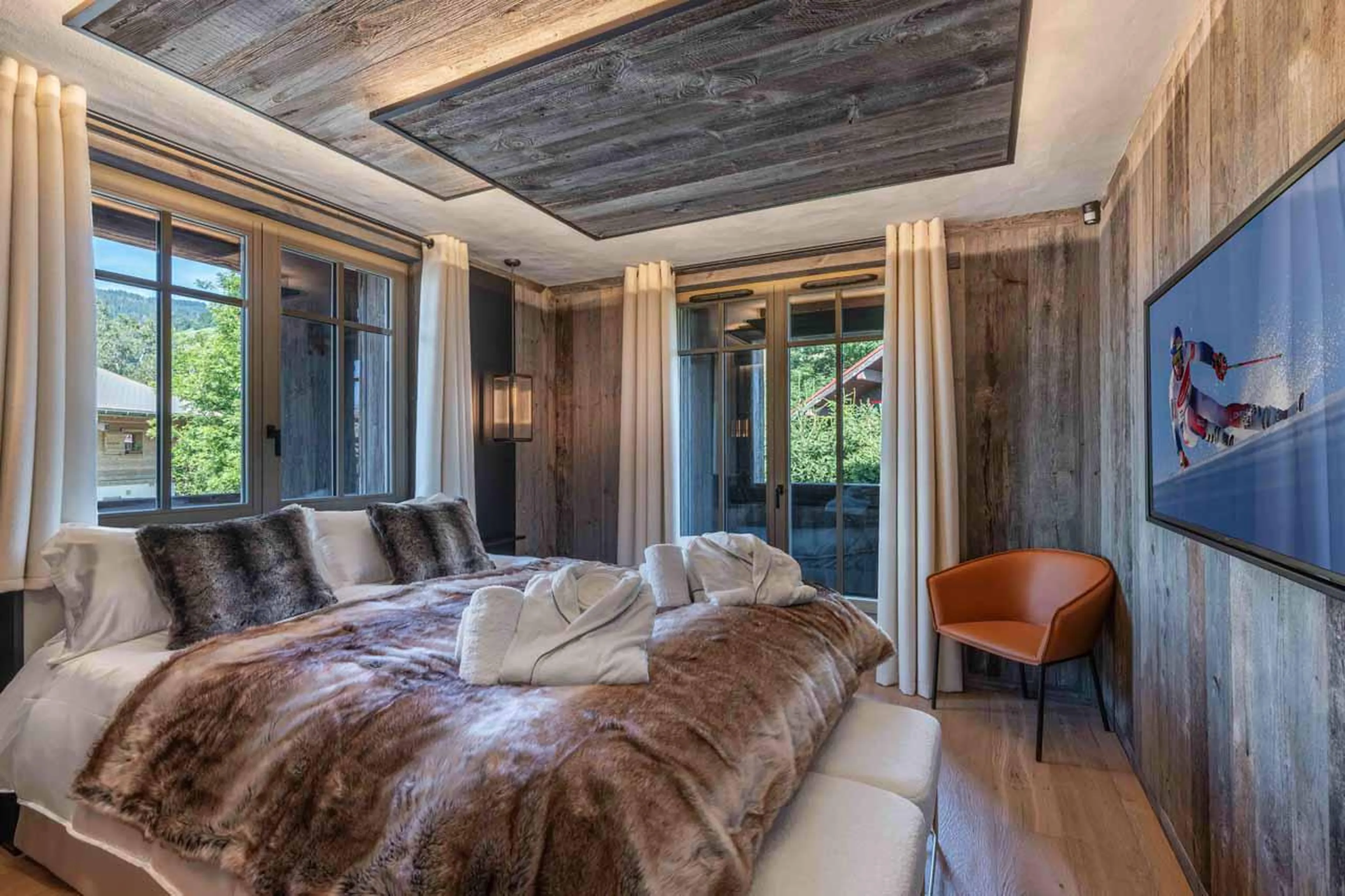 Double bedroom in Chalet Le Lodge, Megeve