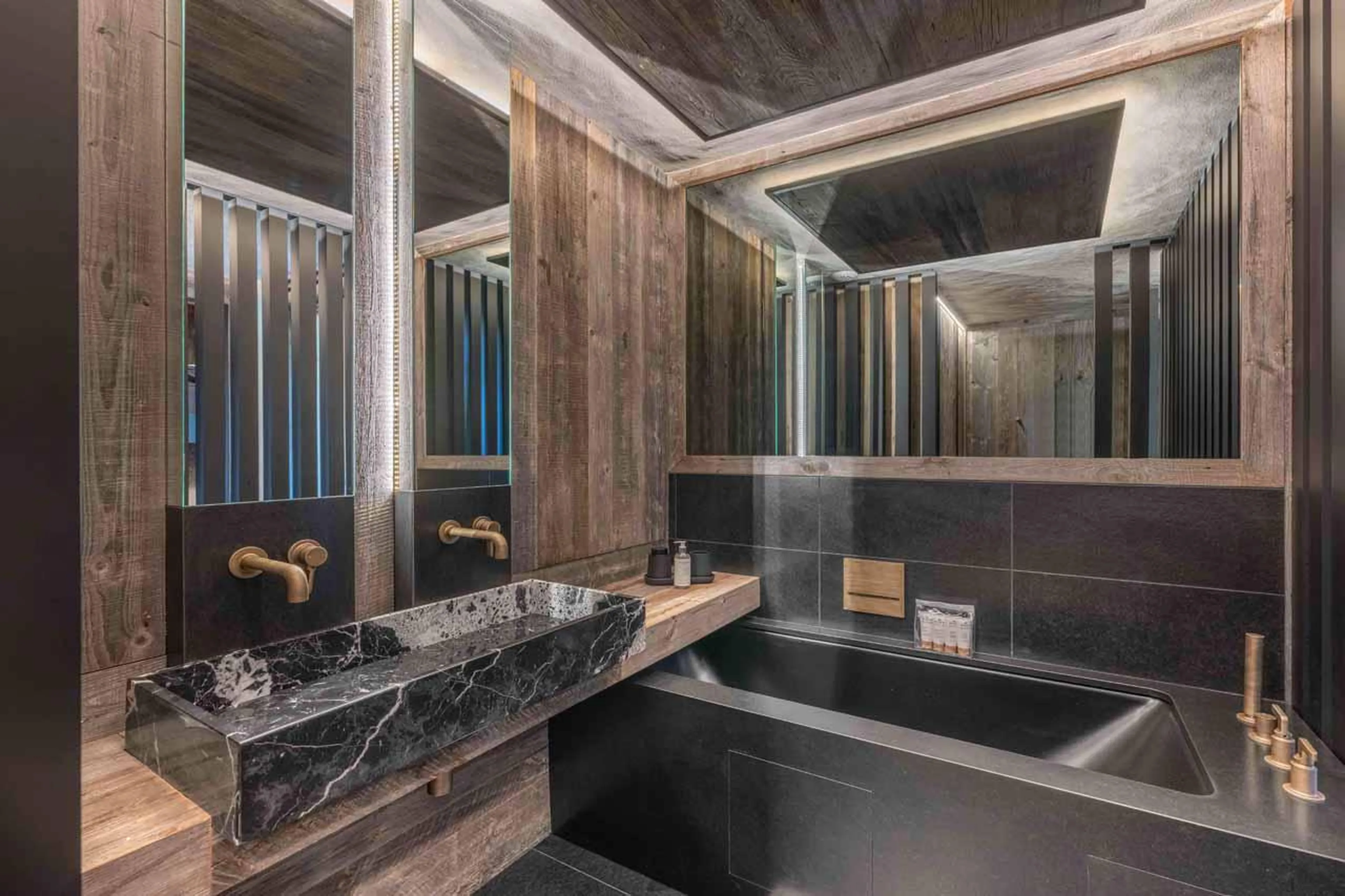 En-suite bathroom in Chalet Le Lodge, Megeve