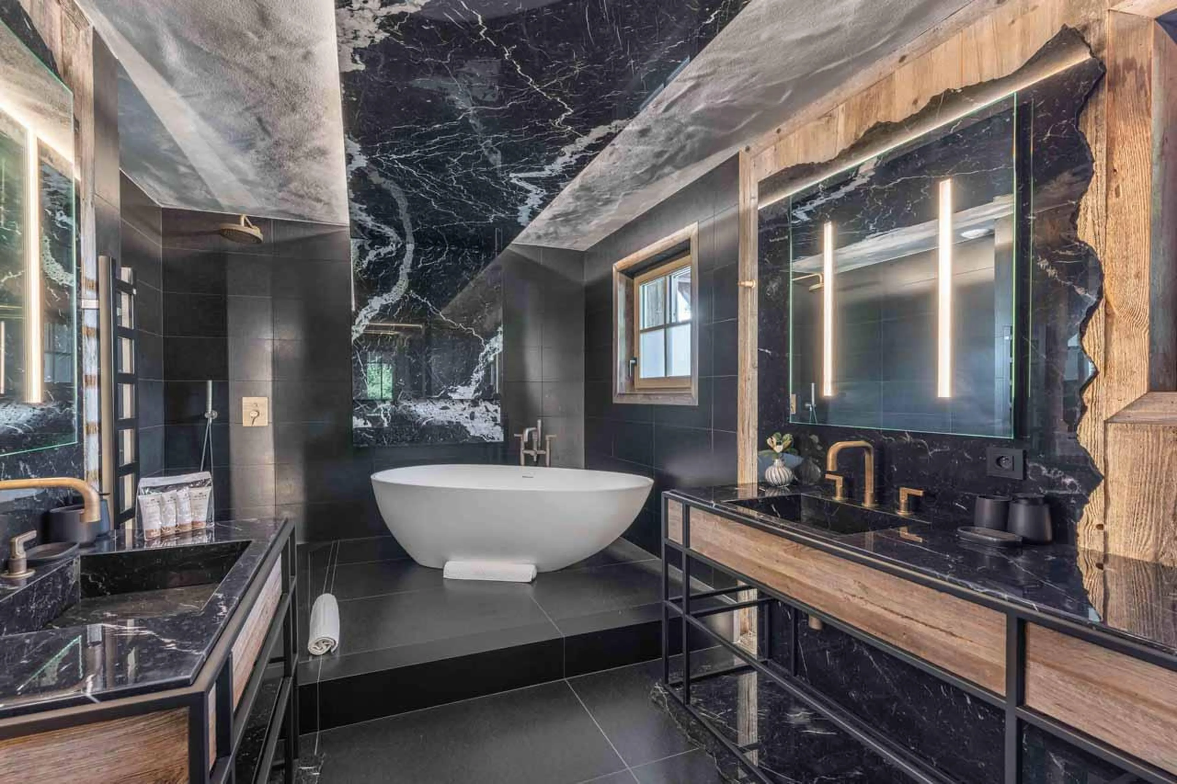 En-suite bathroom in Chalet Le Lodge, Megeve