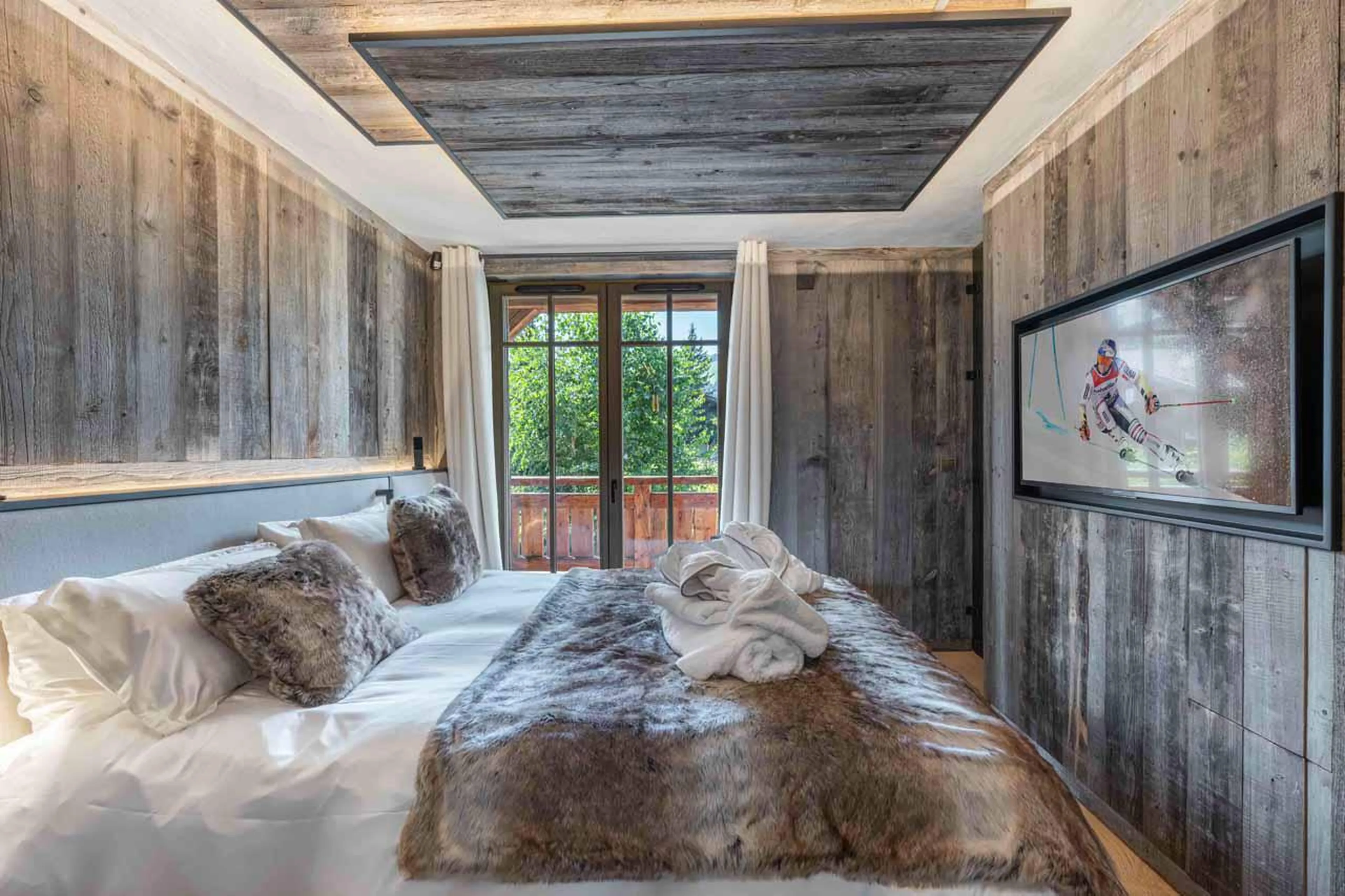 Double bedroom in Chalet Le Lodge, Megeve