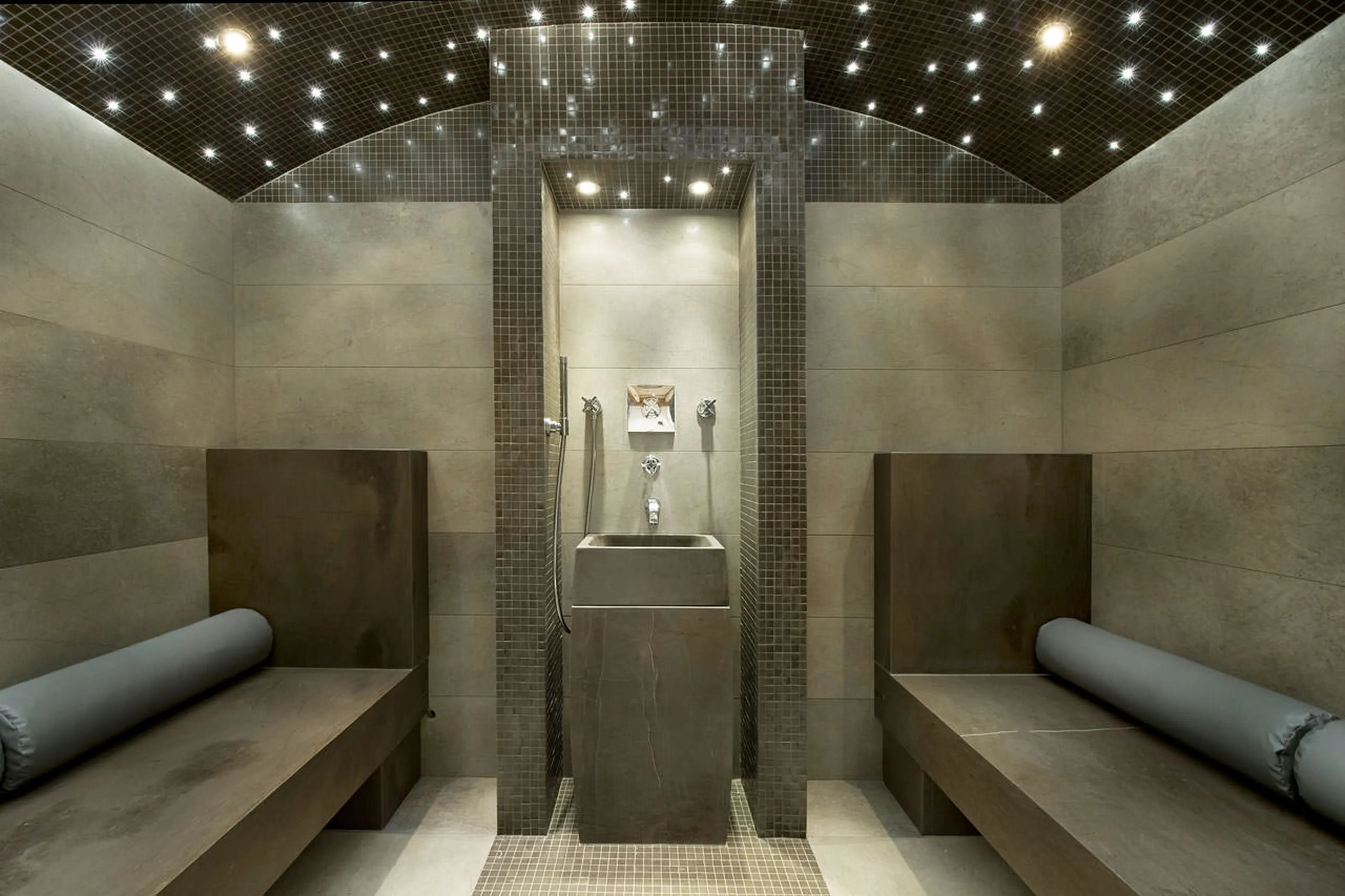 Hammam with a starry ceiling in Chalet Le Petit Chateau in Courchevel 1850