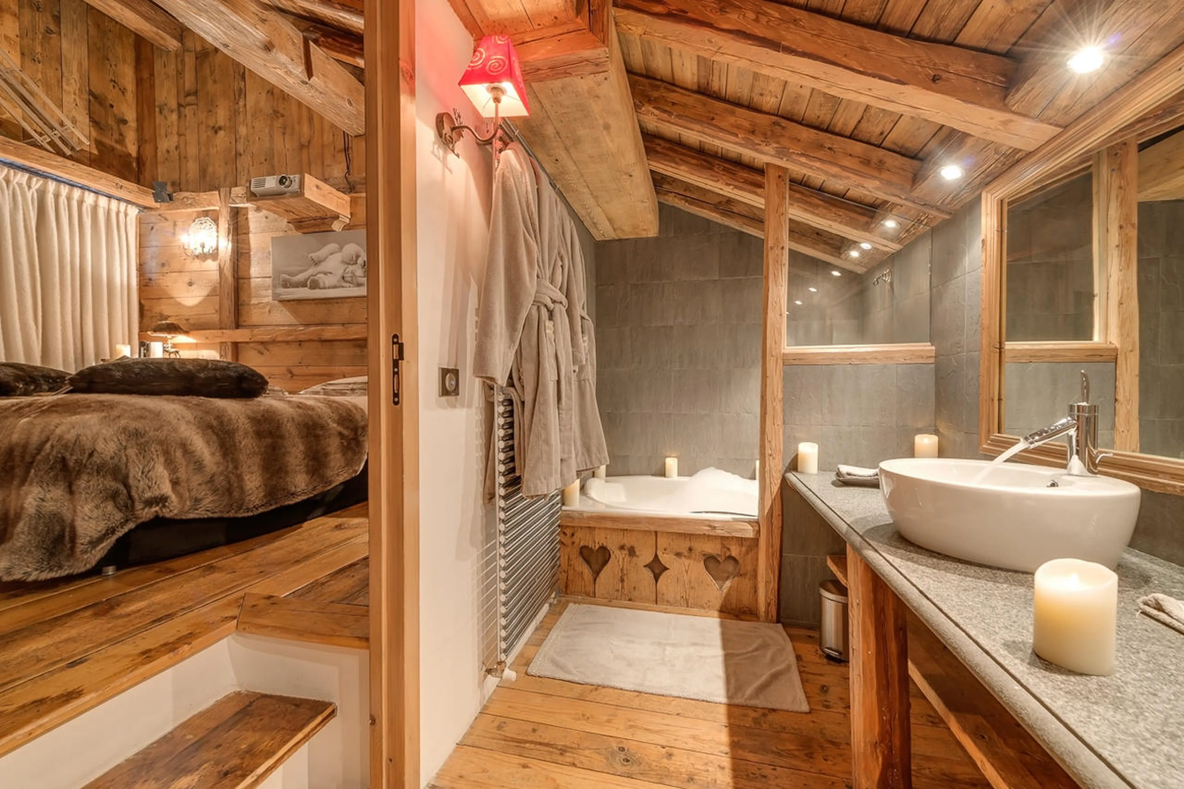 Bathroom en-suite to double bedroom of Chalet Le Rocher in Val d’Isere