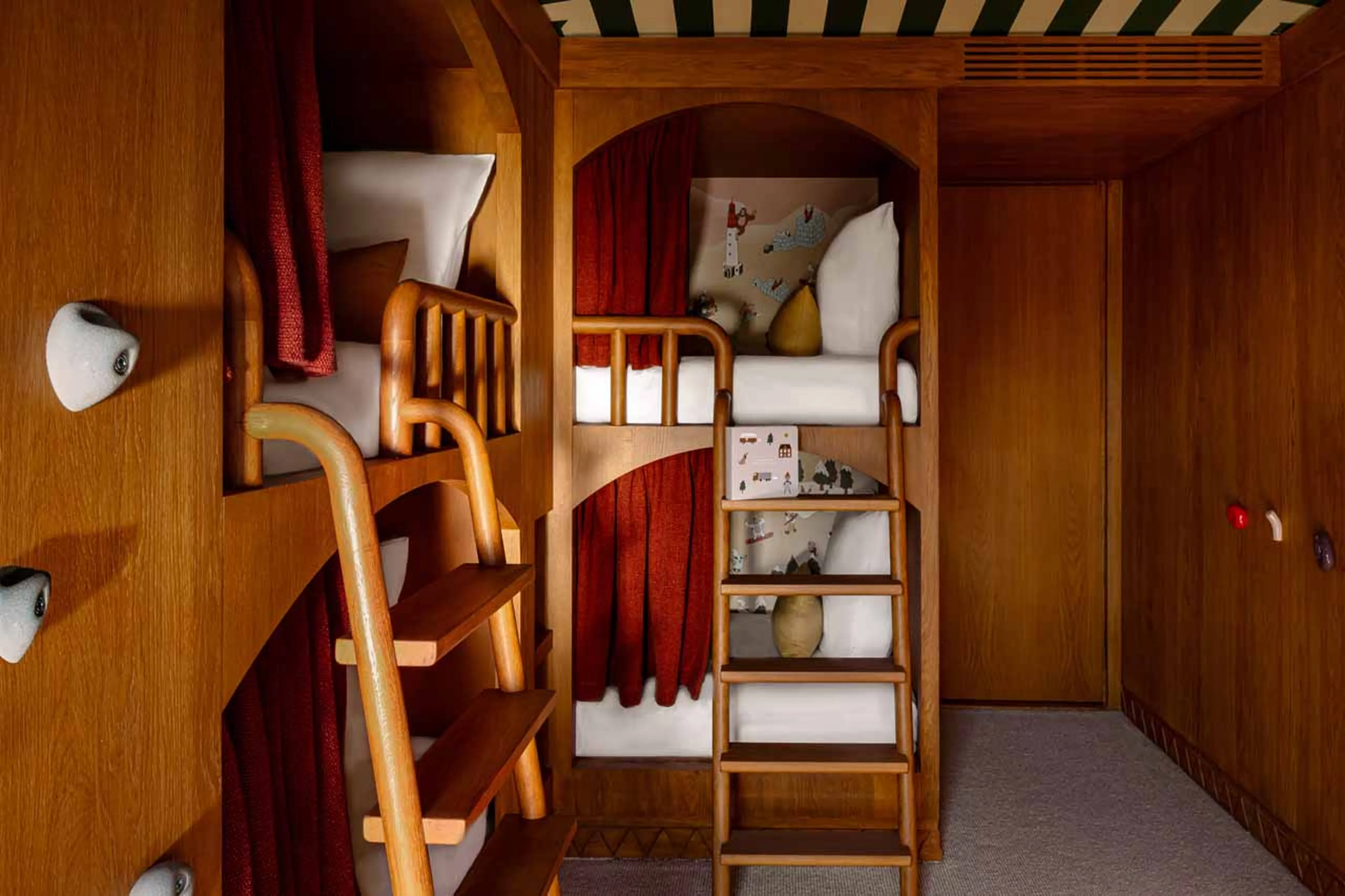 Bedroom 4 bunk beds at Chalet Le Sarto in Megeve