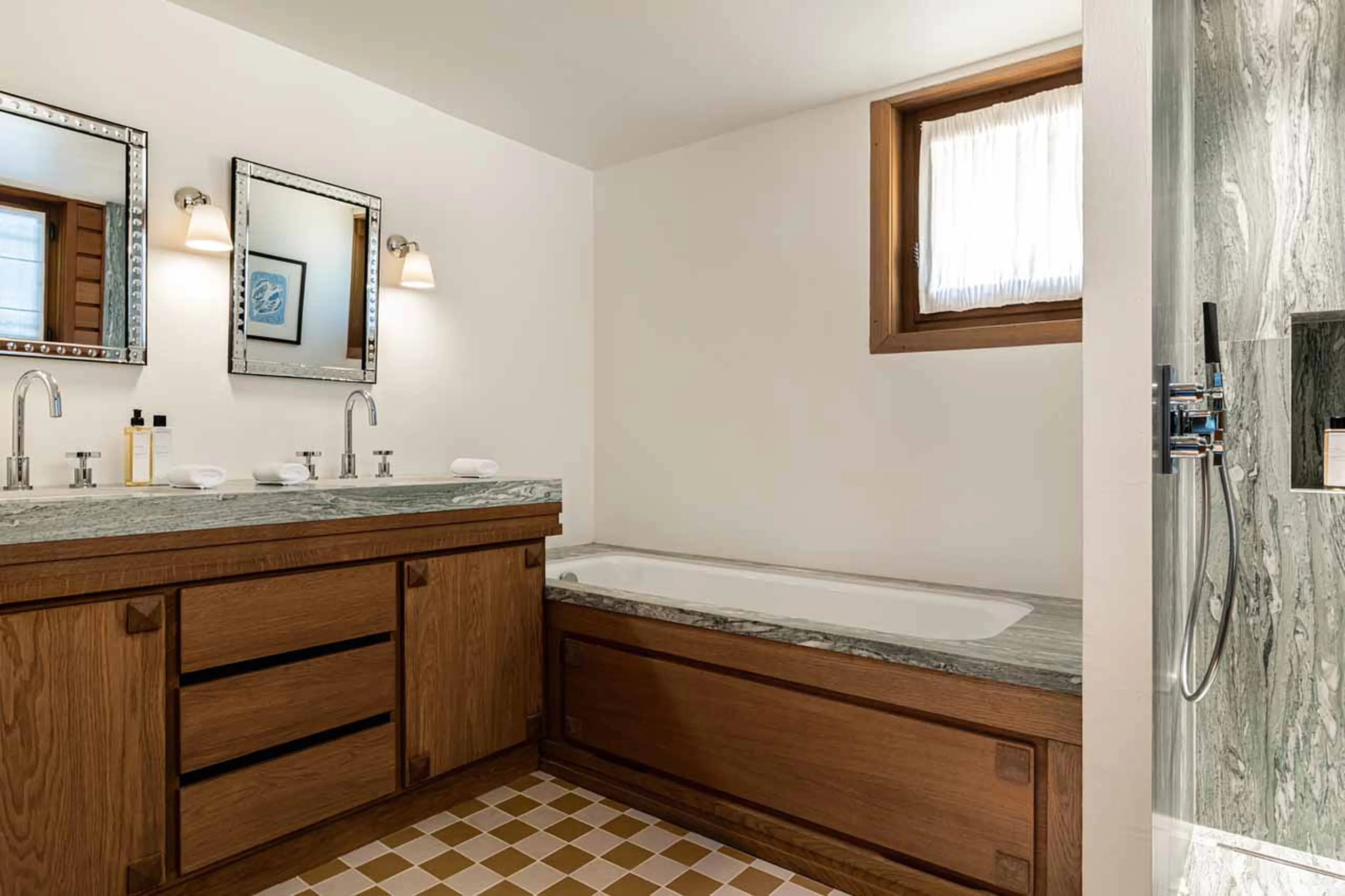 Bedroom 7 en-suite at Chalet Le Sarto in Megeve