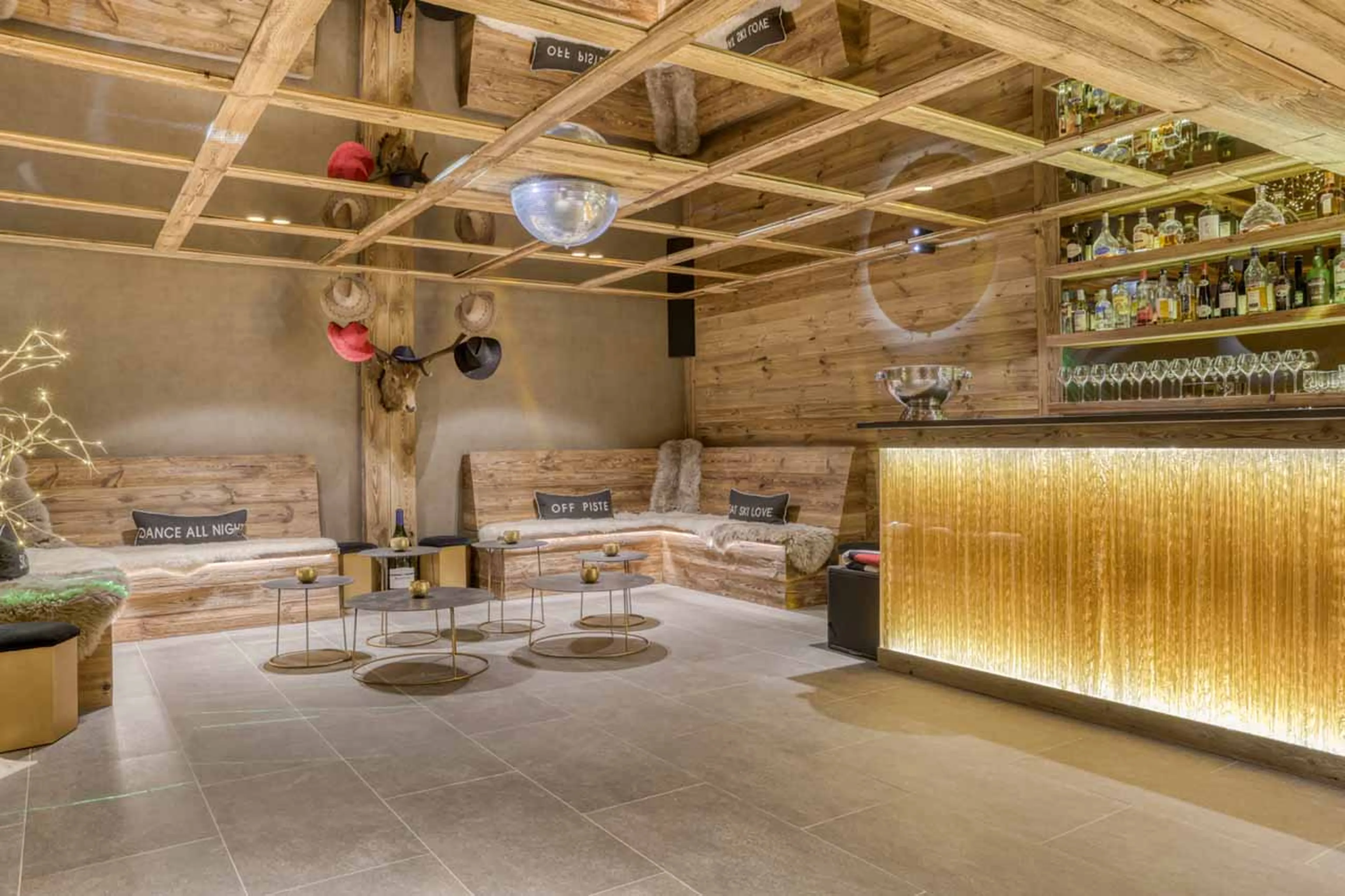 Bar at Chalet l'Echappee d'Arbois in Megeve