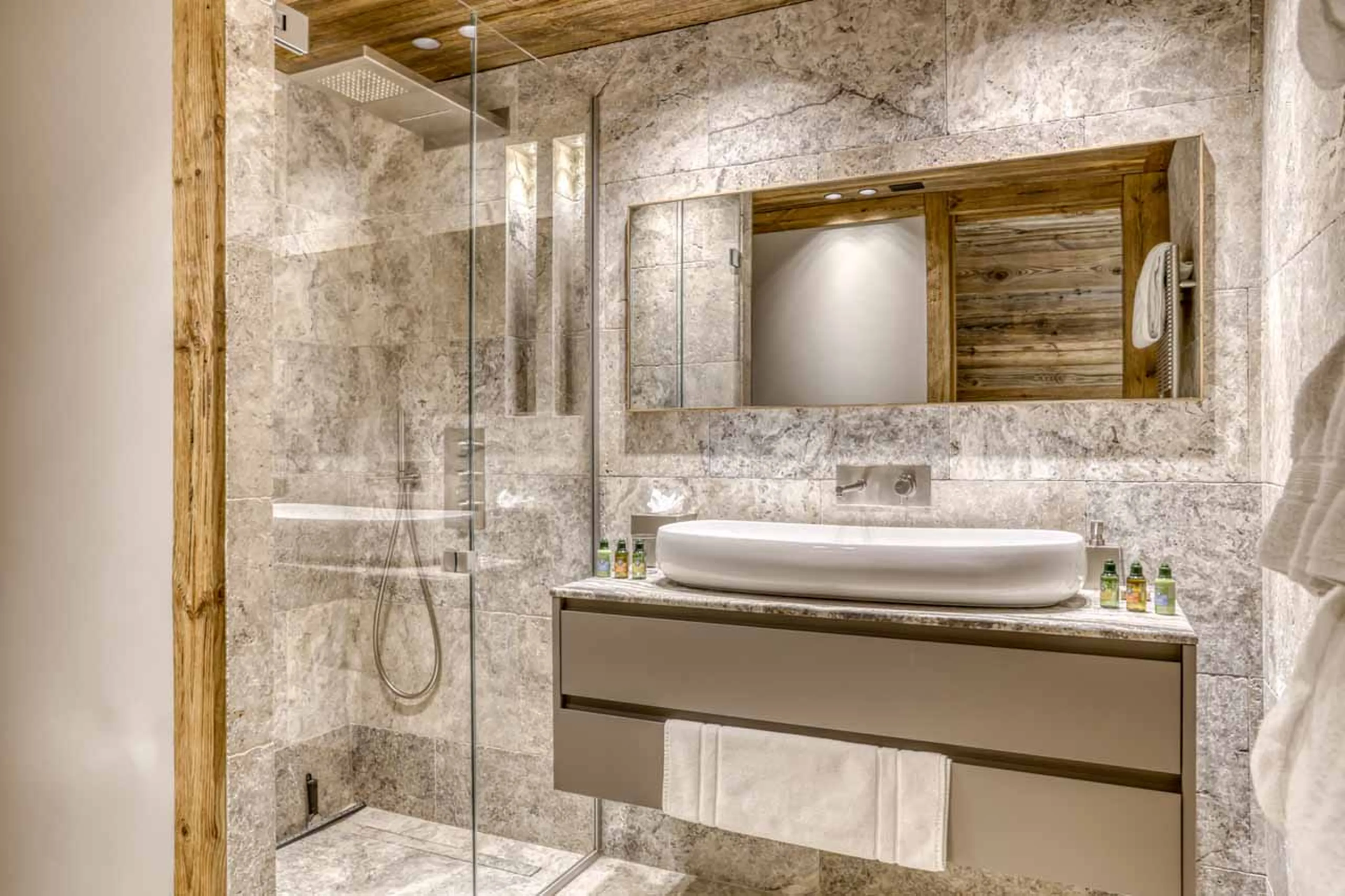 Bedroom 3 en-suite at Chalet l'Echappee d'Arbois in Megeve