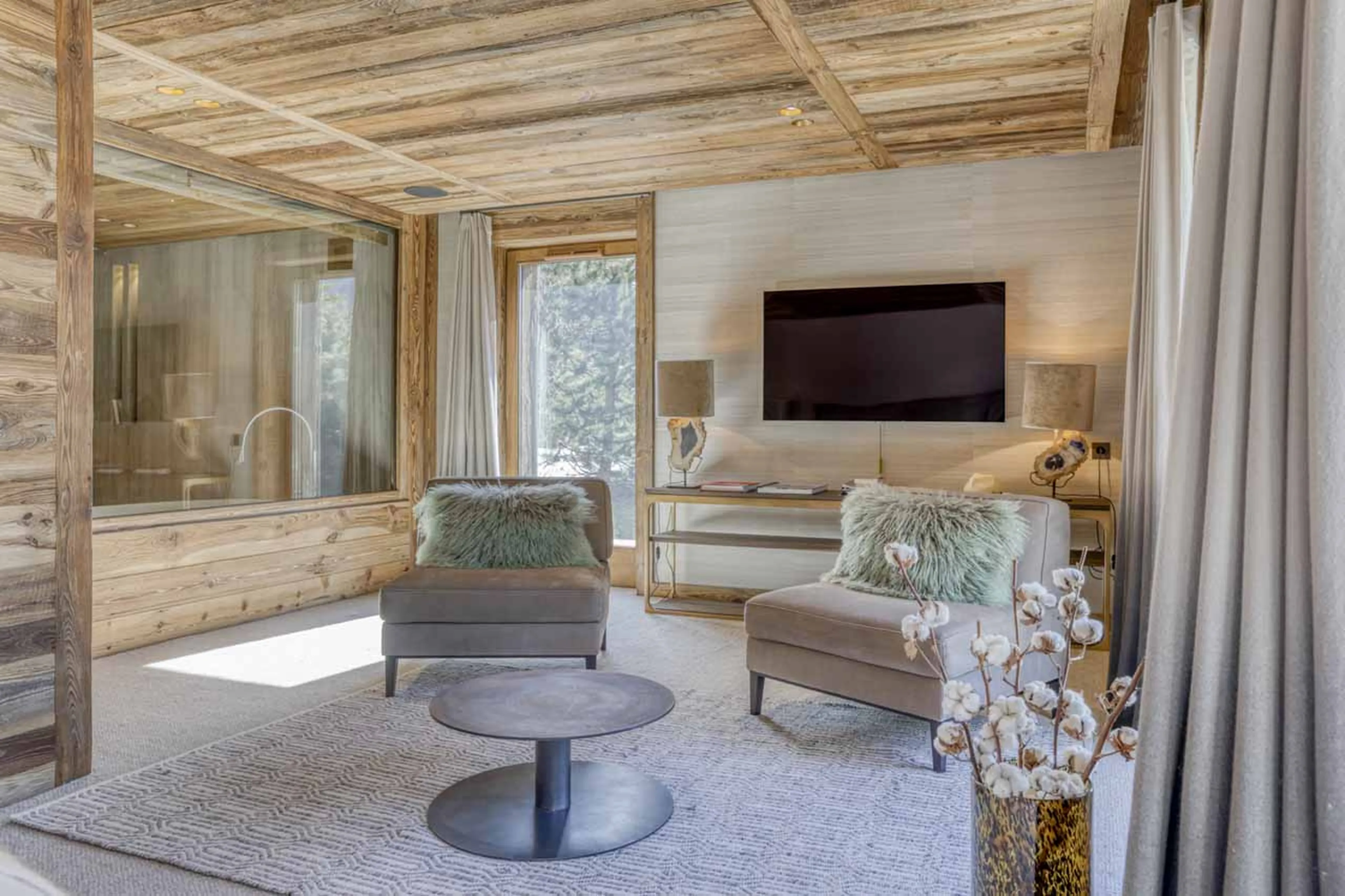 Bedroom 4 seating area at Chalet l'Echappee d'Arbois in Megeve