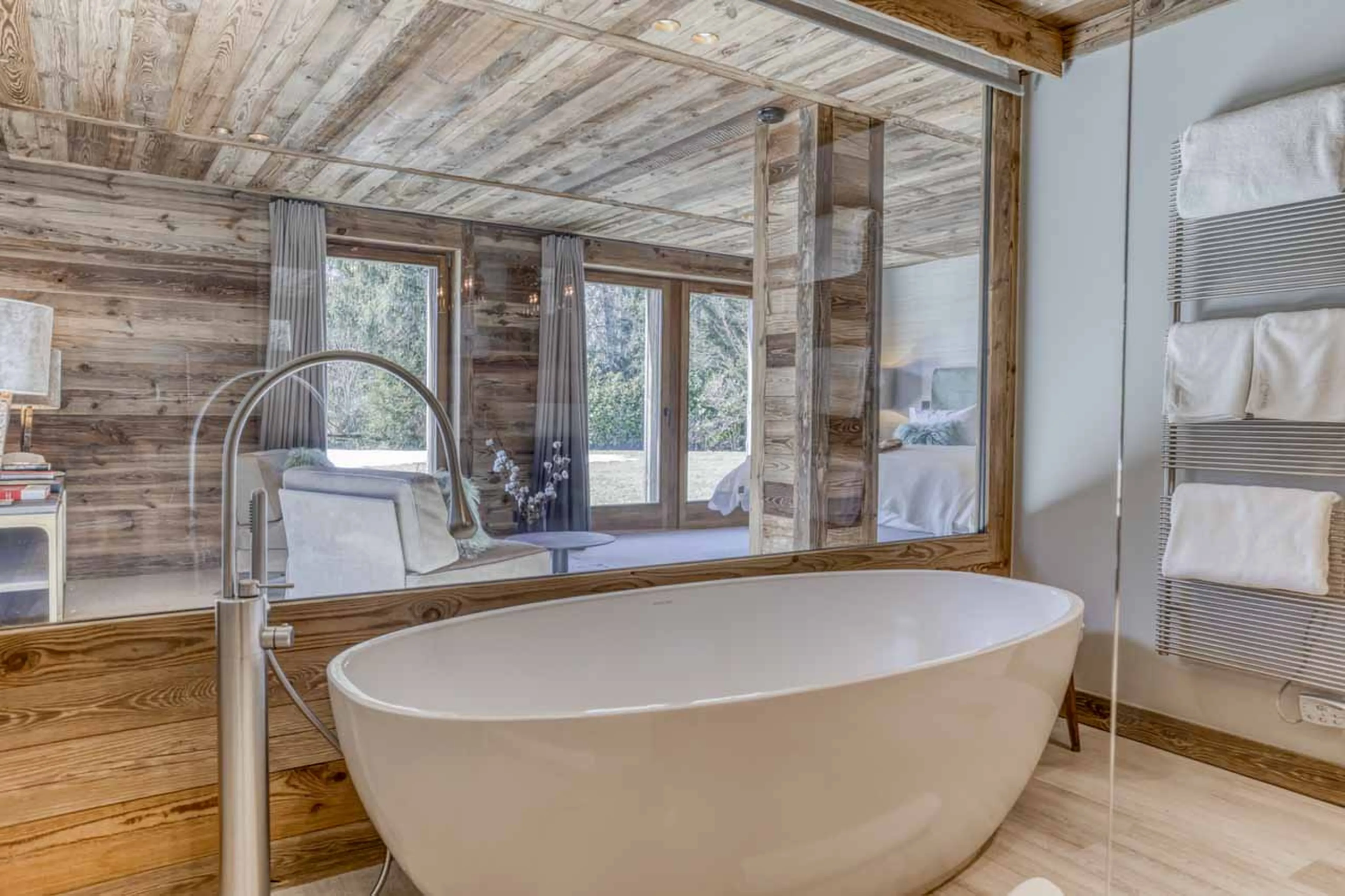 Bedroom 4 en-suite bath at Chalet l'Echappee d'Arbois in Megeve