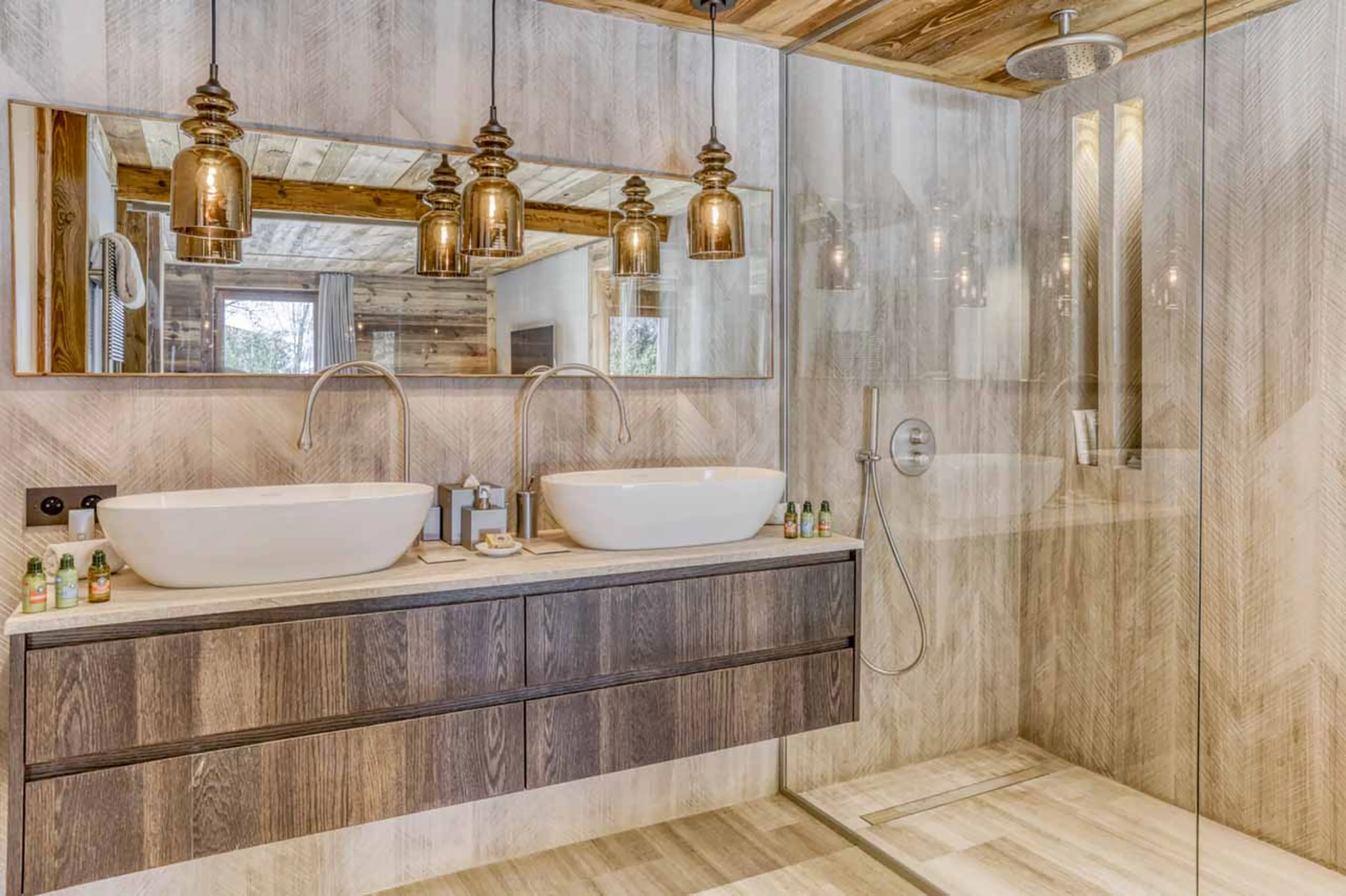 Bedroom 4 en-suite shower room at Chalet l'Echappee d'Arbois in Megeve