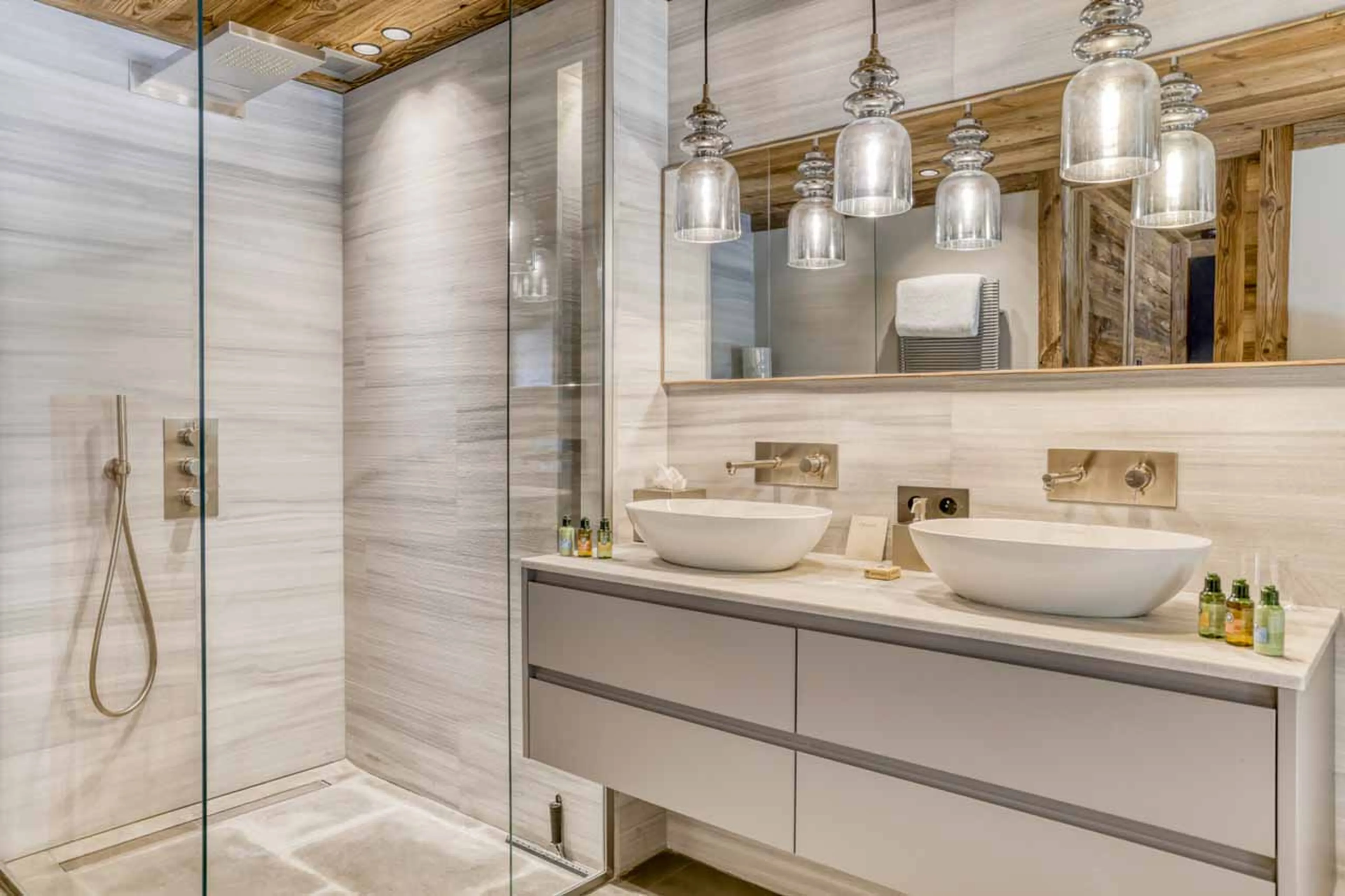 Bedroom 5 en-suite shower room at Chalet l'Echappee d'Arbois in Megeve