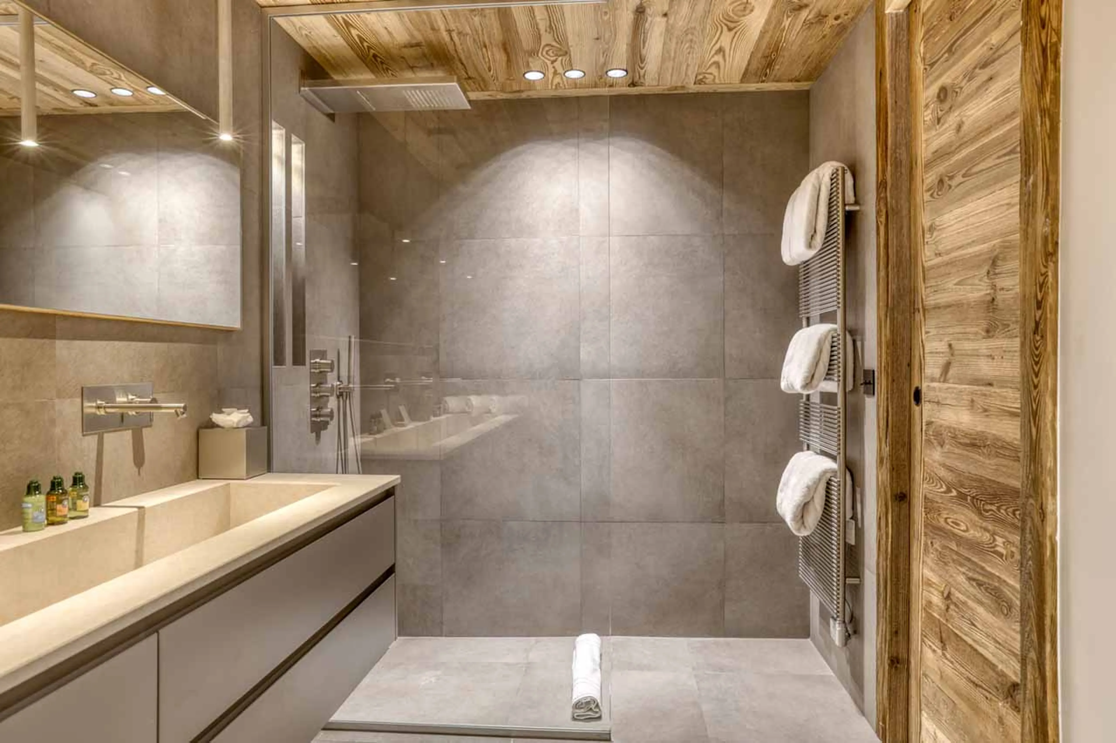 Bedroom 6 en-suite at Chalet l'Echappee d'Arbois in Megeve