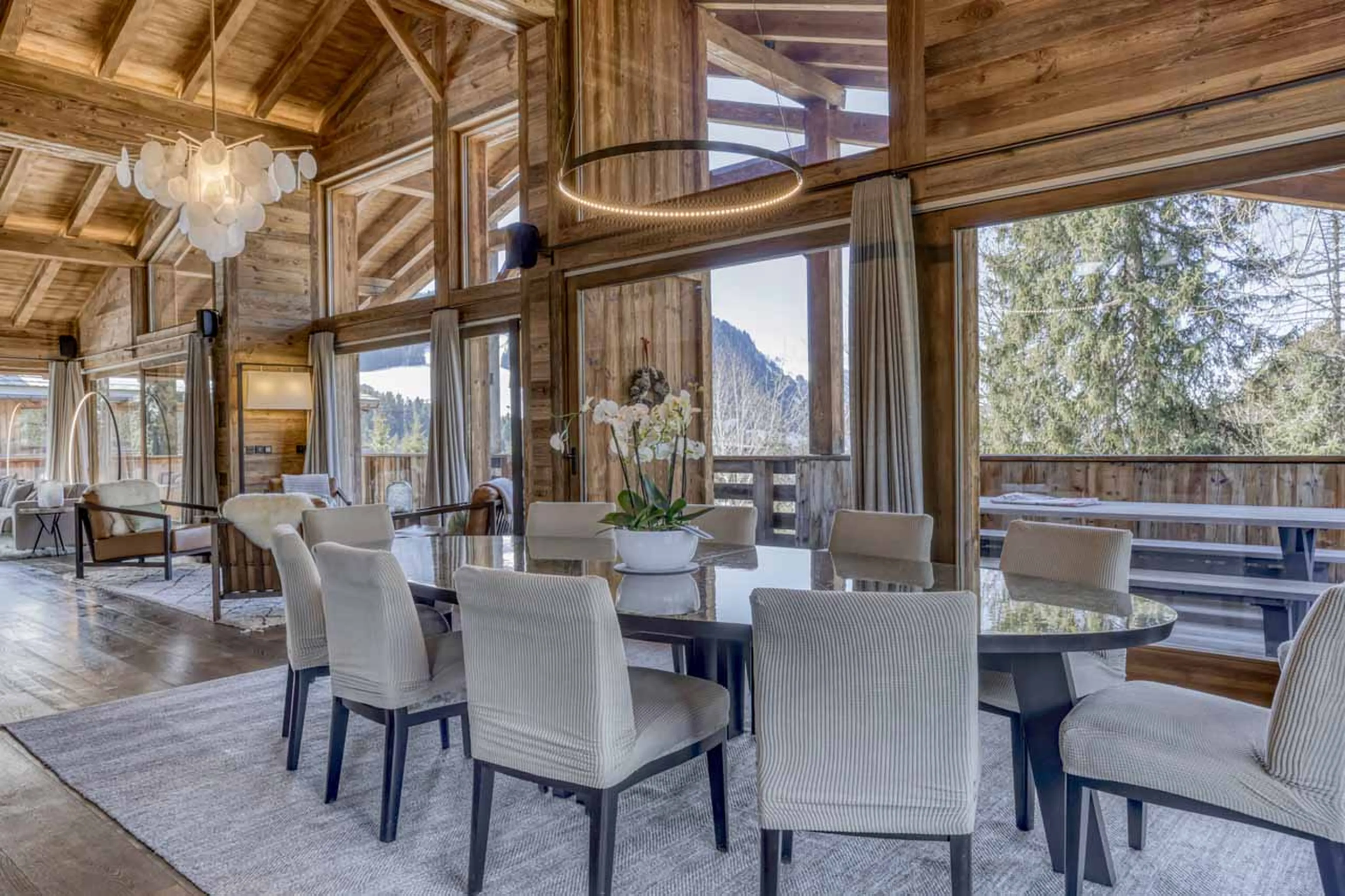 Dining area at Chalet l'Echappee d'Arbois in Megeve