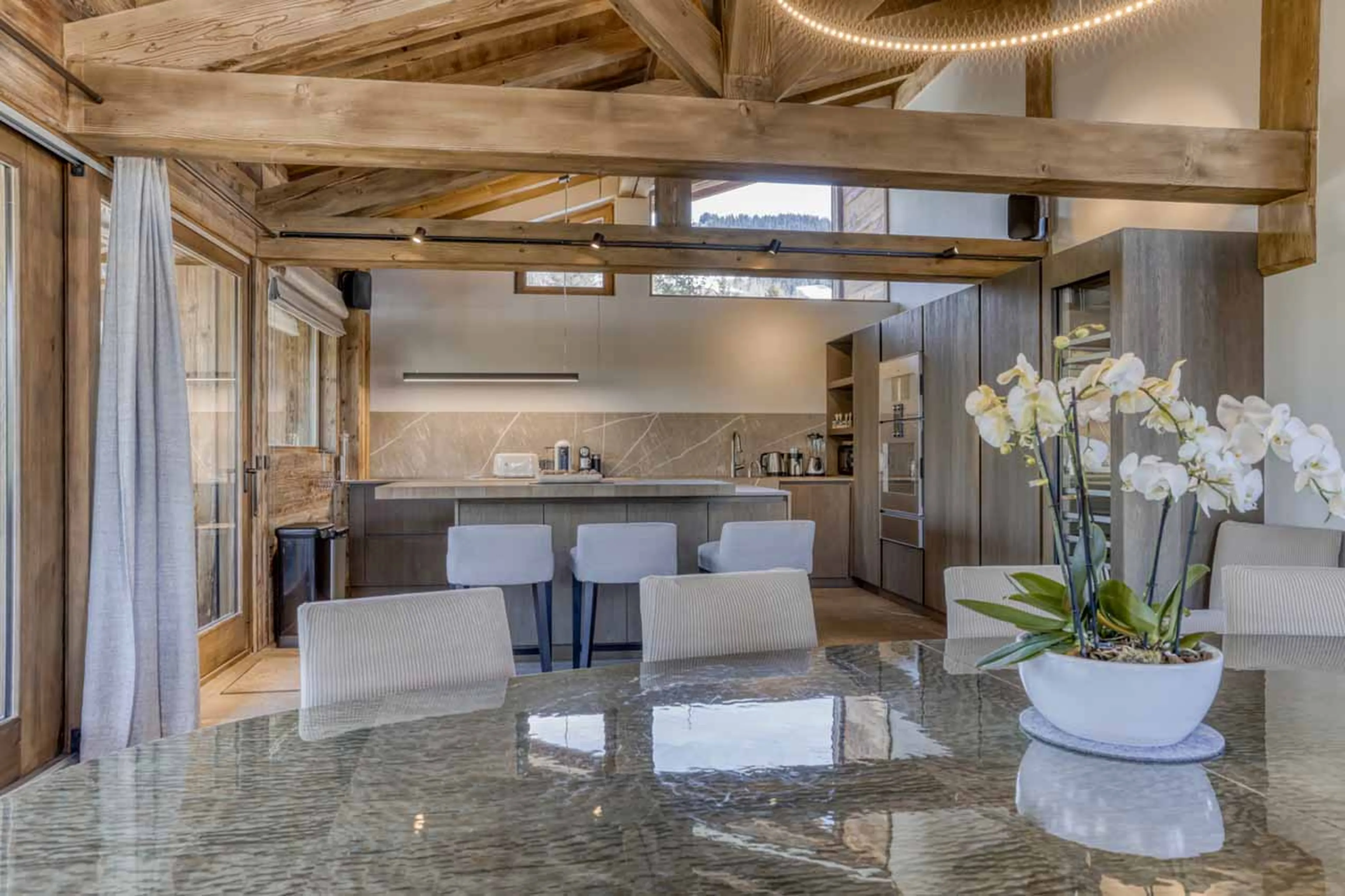 Dining area open plan at Chalet l'Echappee d'Arbois in Megeve