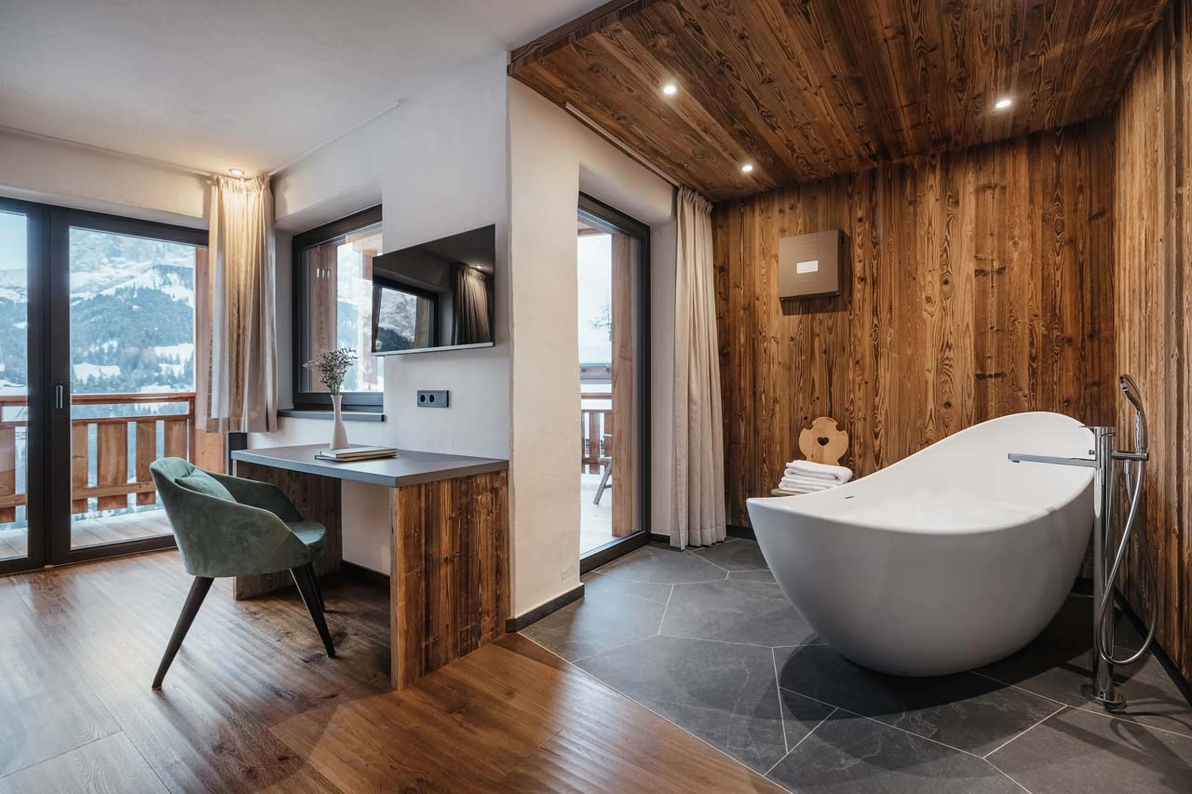 Desk and en-suite bathroom in Chalet Lefiro, Val Gardena