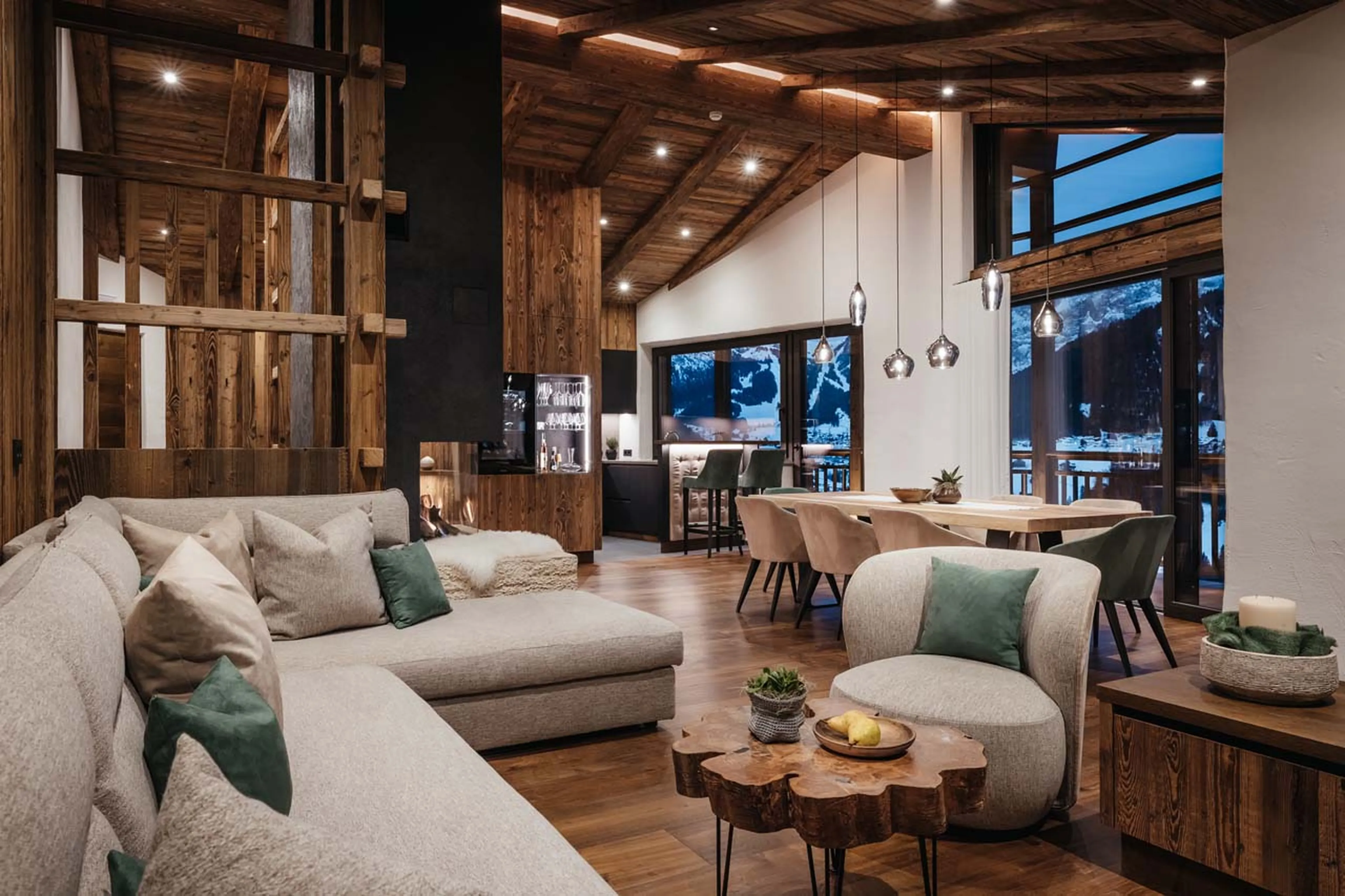 Open-plan living area in Chalet Lefiro, Val Gardena