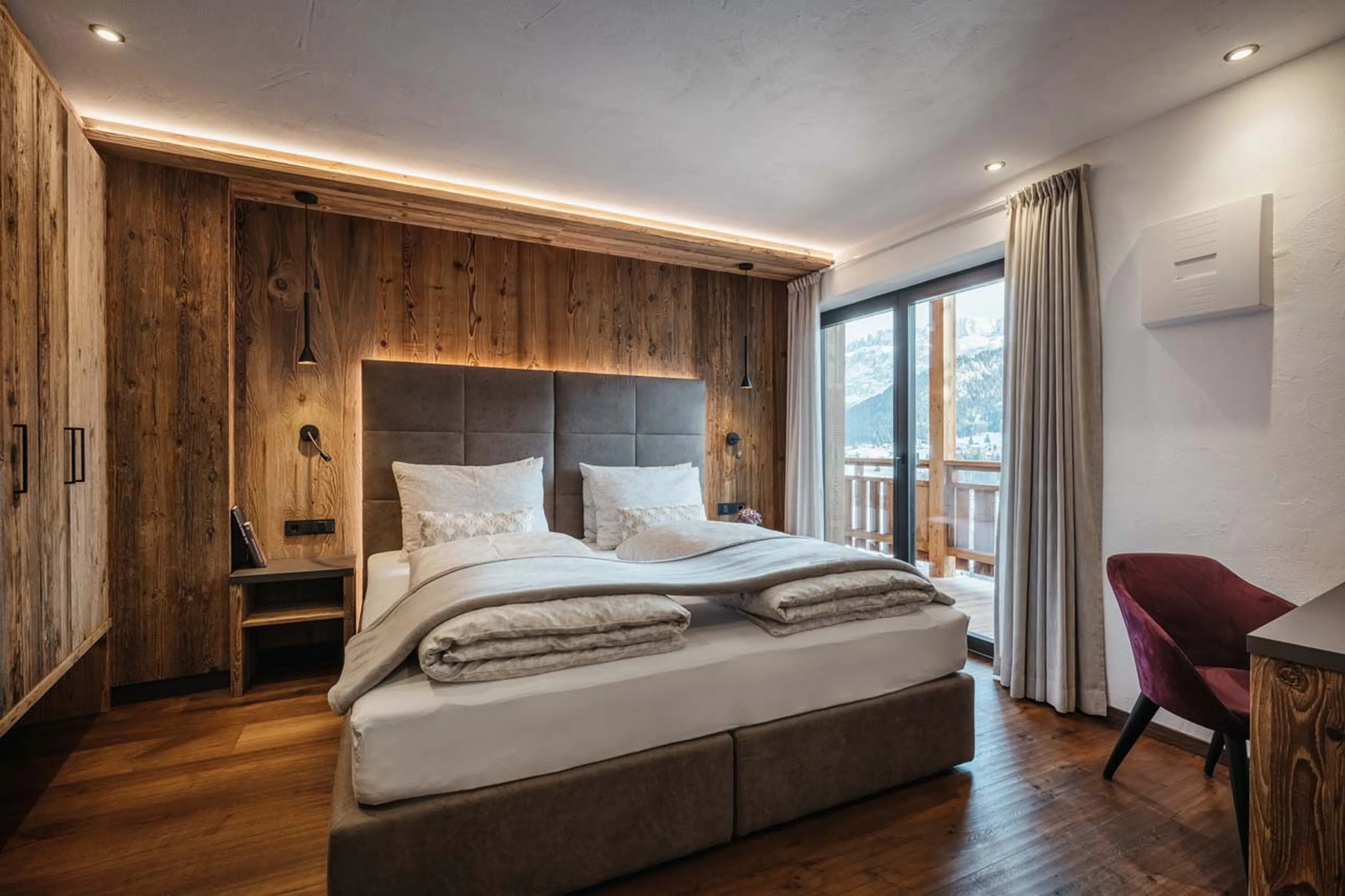 Double bedroom with balcony access in Chalet Lefiro, Val Gardena