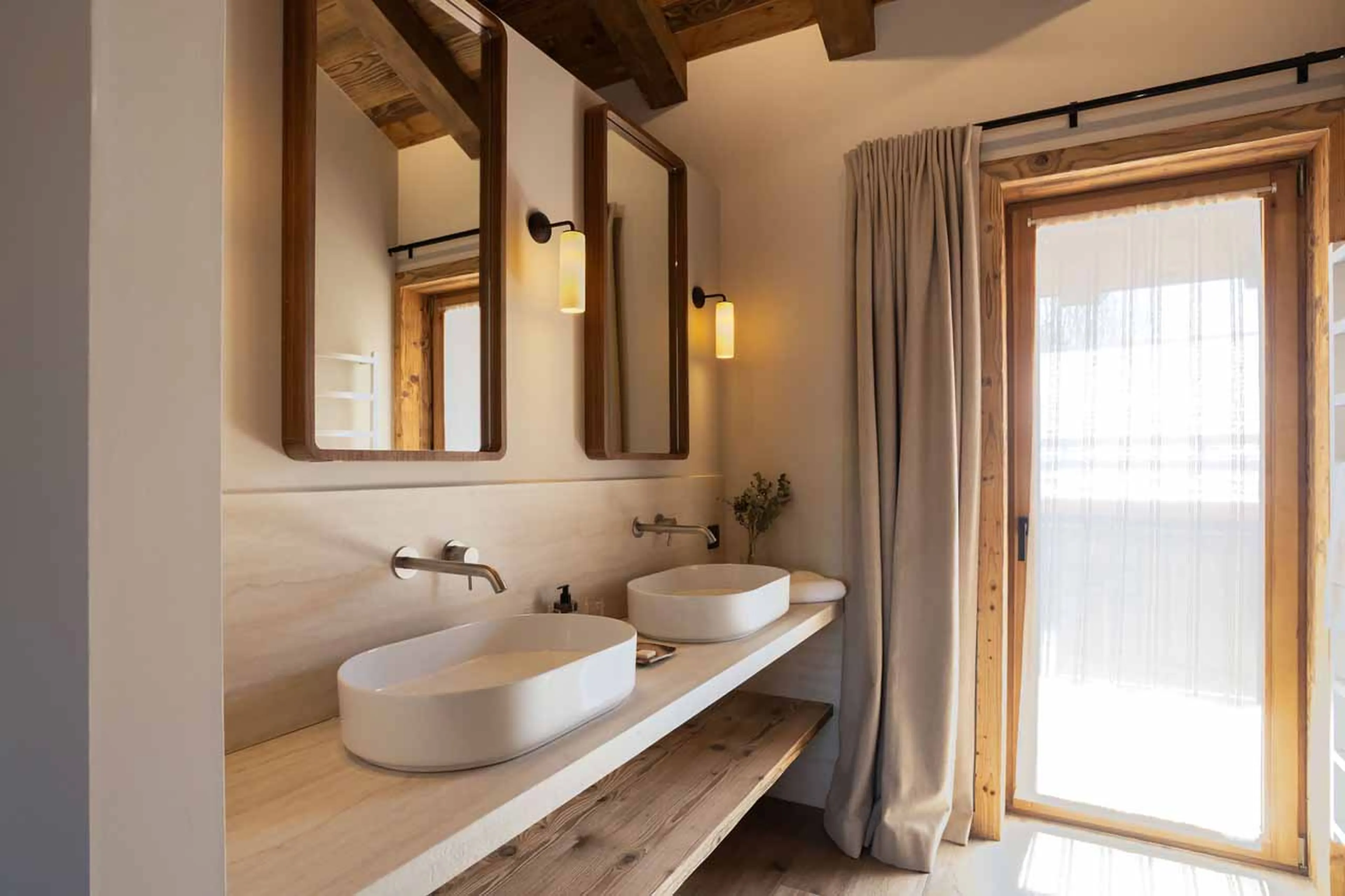 Bedroom 1 en-suite at Chalet Lenafaju in St Martin de Belleville