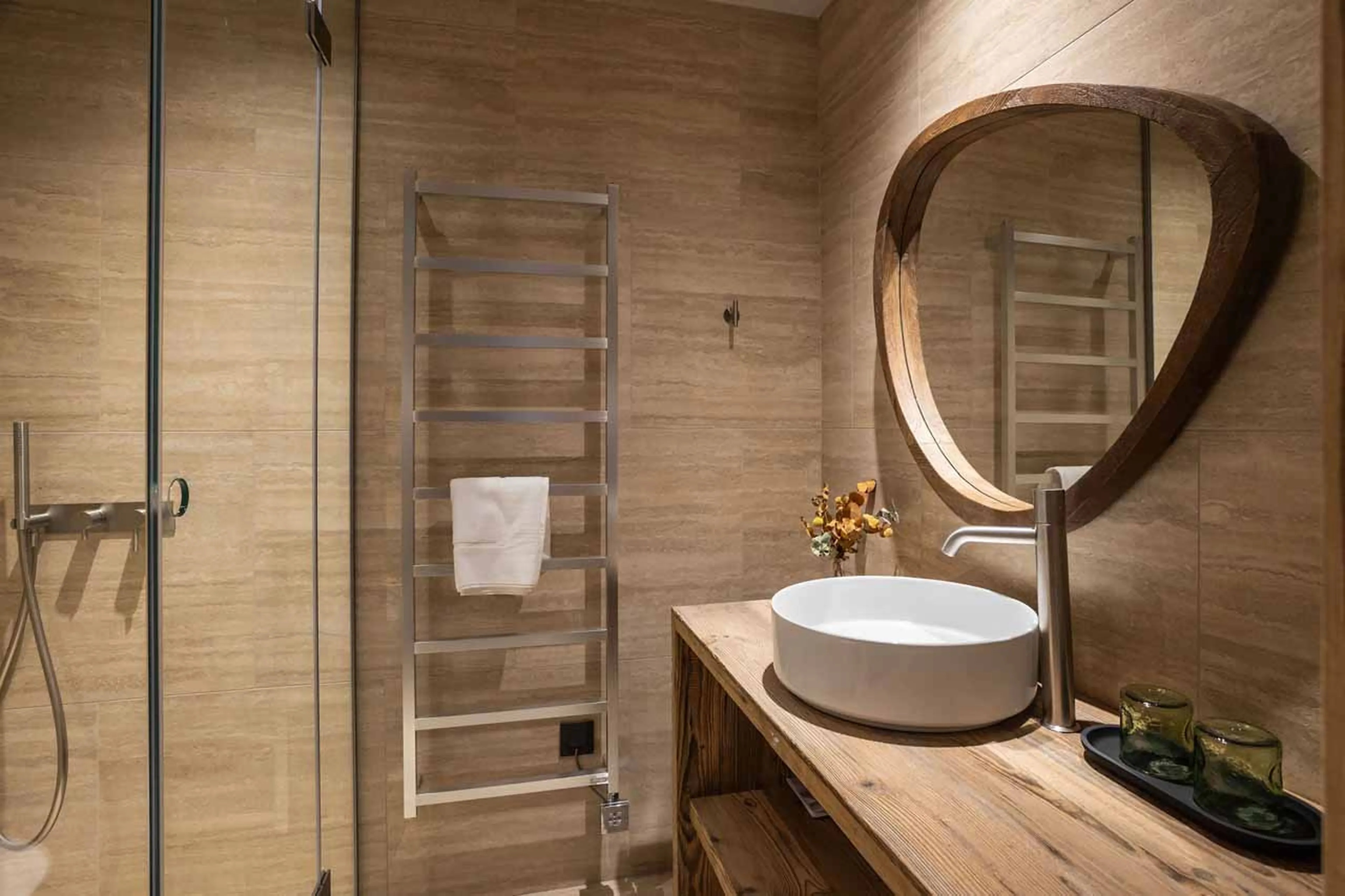Bedroom 2 en-suite at Chalet Lenafaju in St Martin de Belleville
