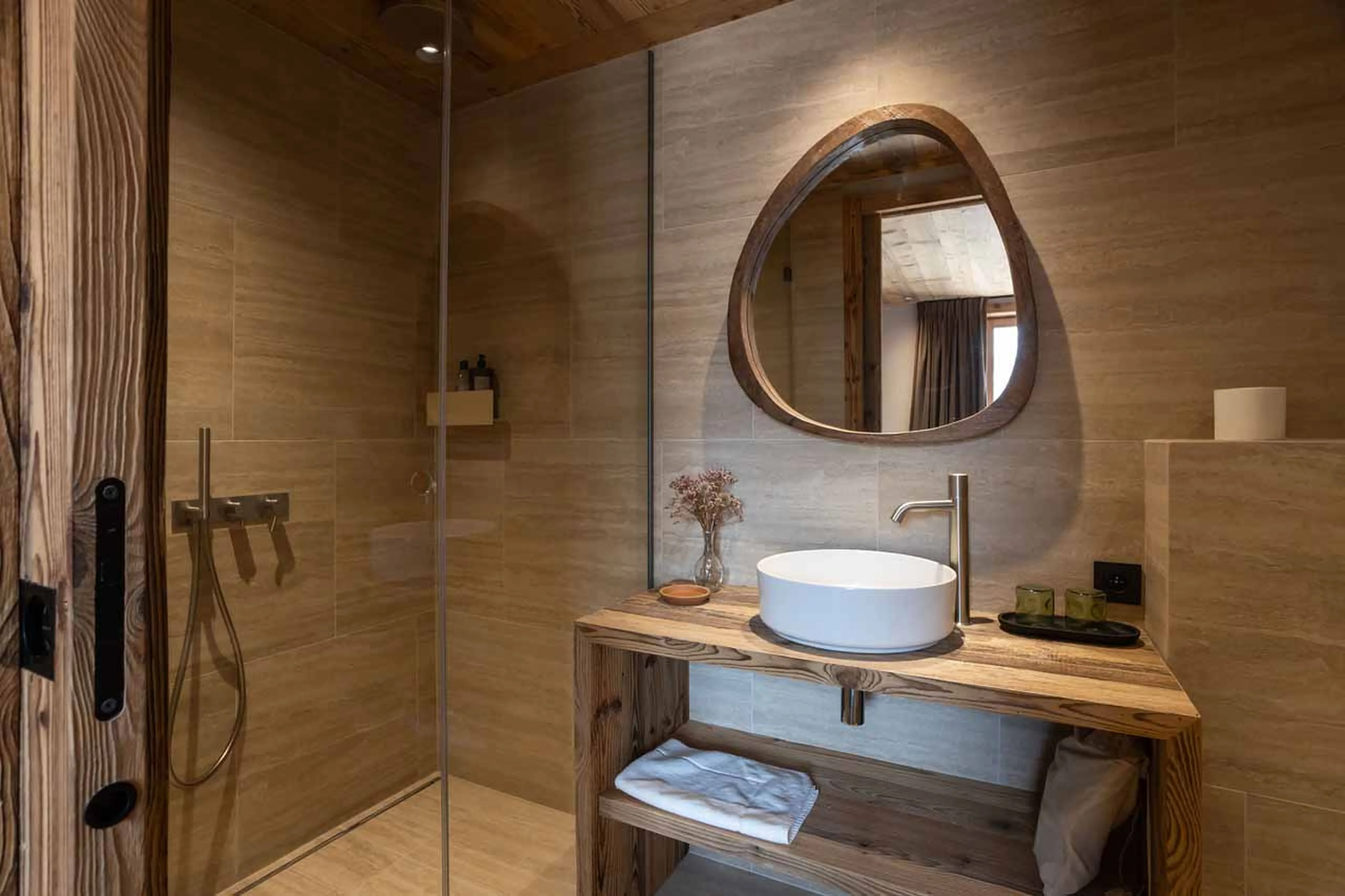 Bedroom 5 en-suite at Chalet Lenafaju in St Martin de Belleville