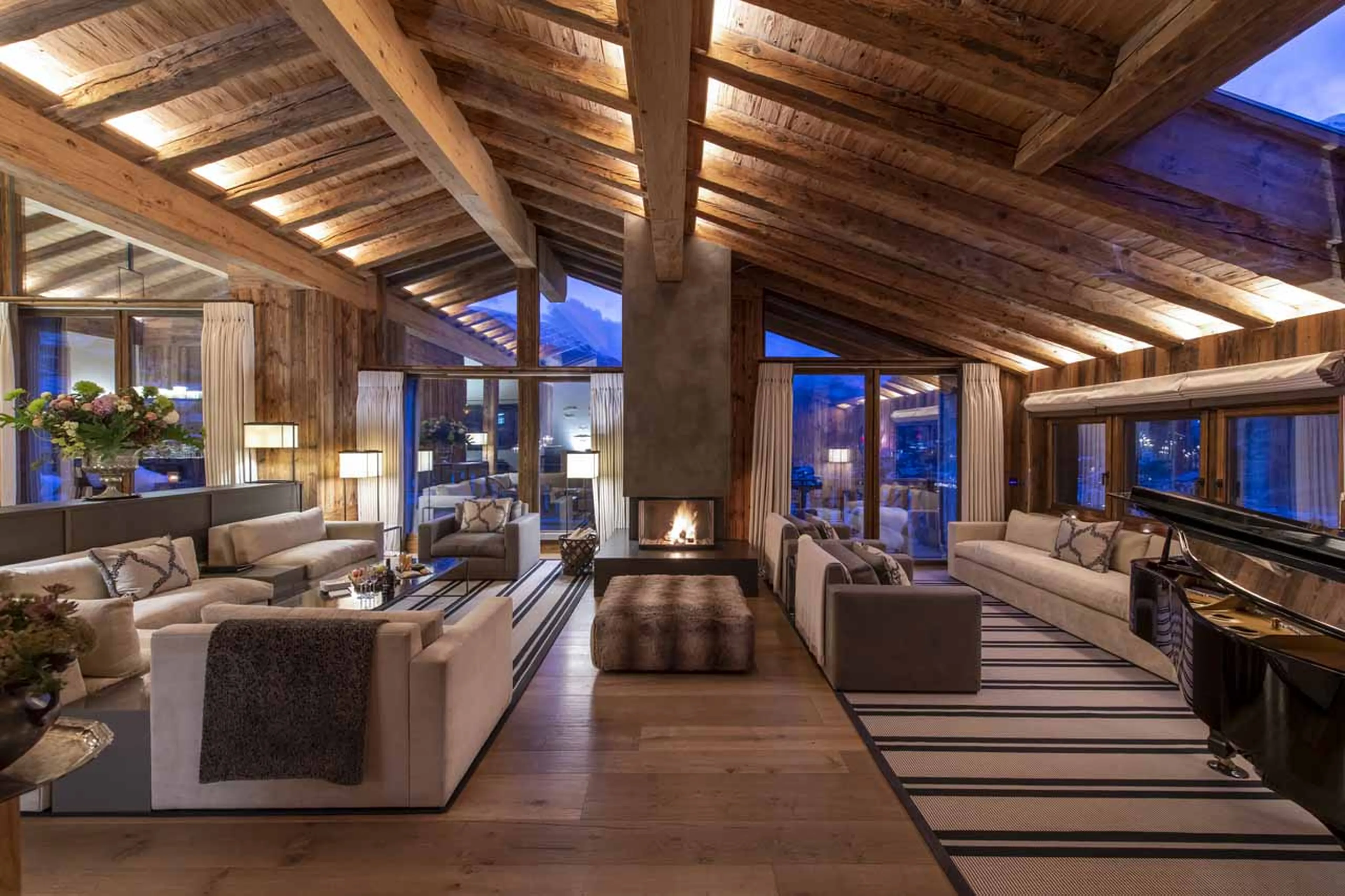 Living room of Chalet Les Anges in Zermatt at night