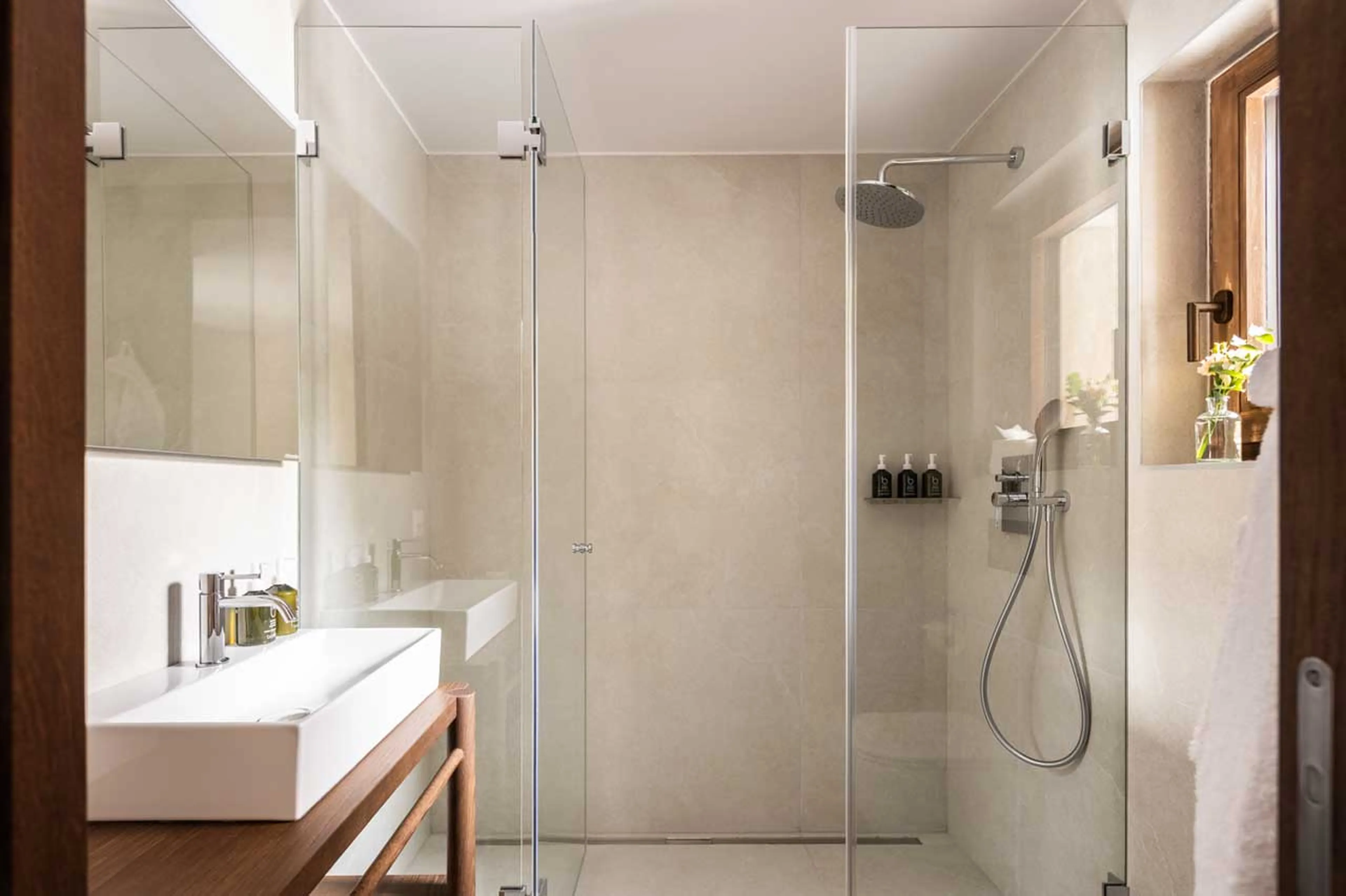 Bedroom 6 en-suite at Chalet Les Attelas in Verbier