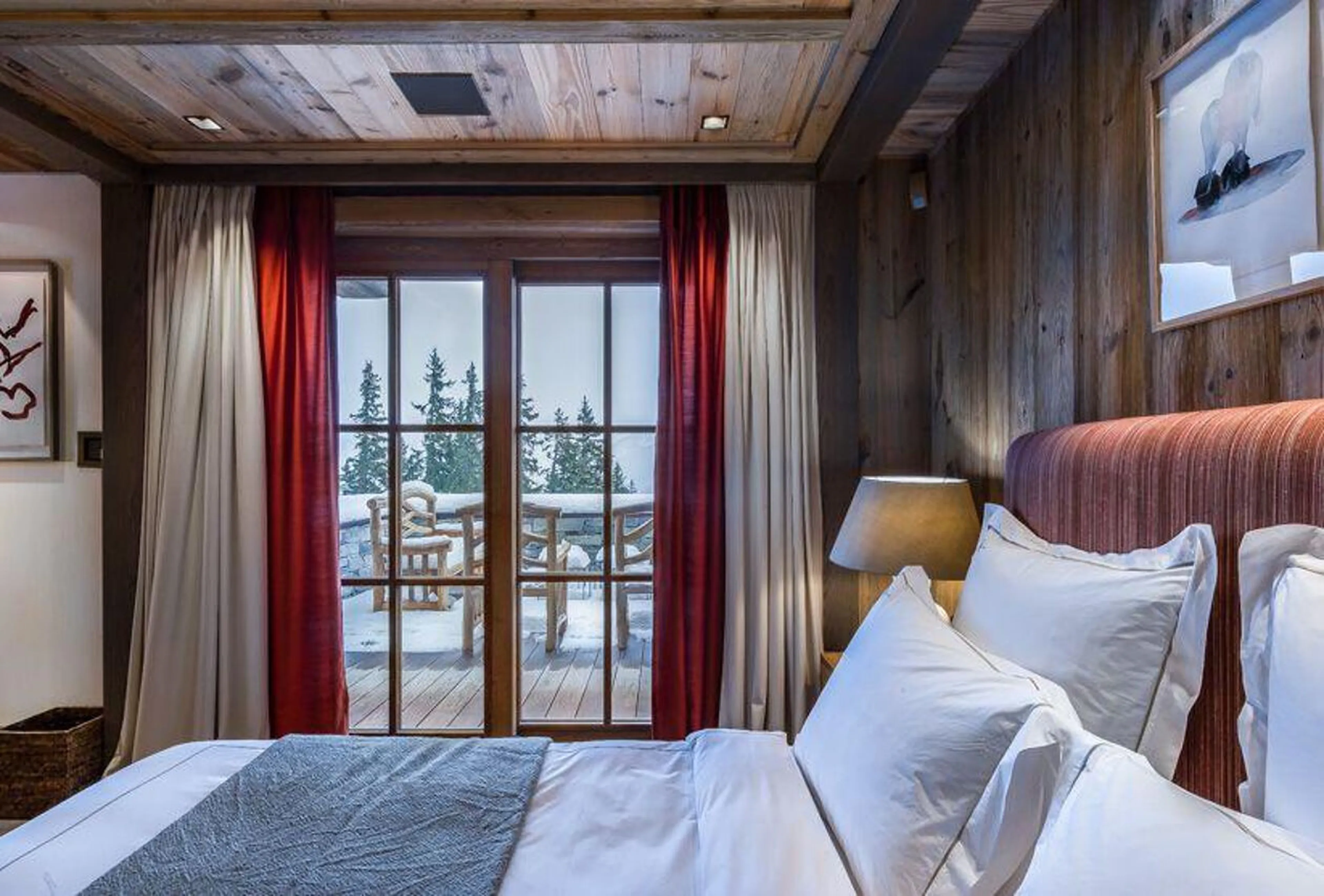 Double bedroom with terrace access in Chalet Les Bastidons  in Courchevel 1850