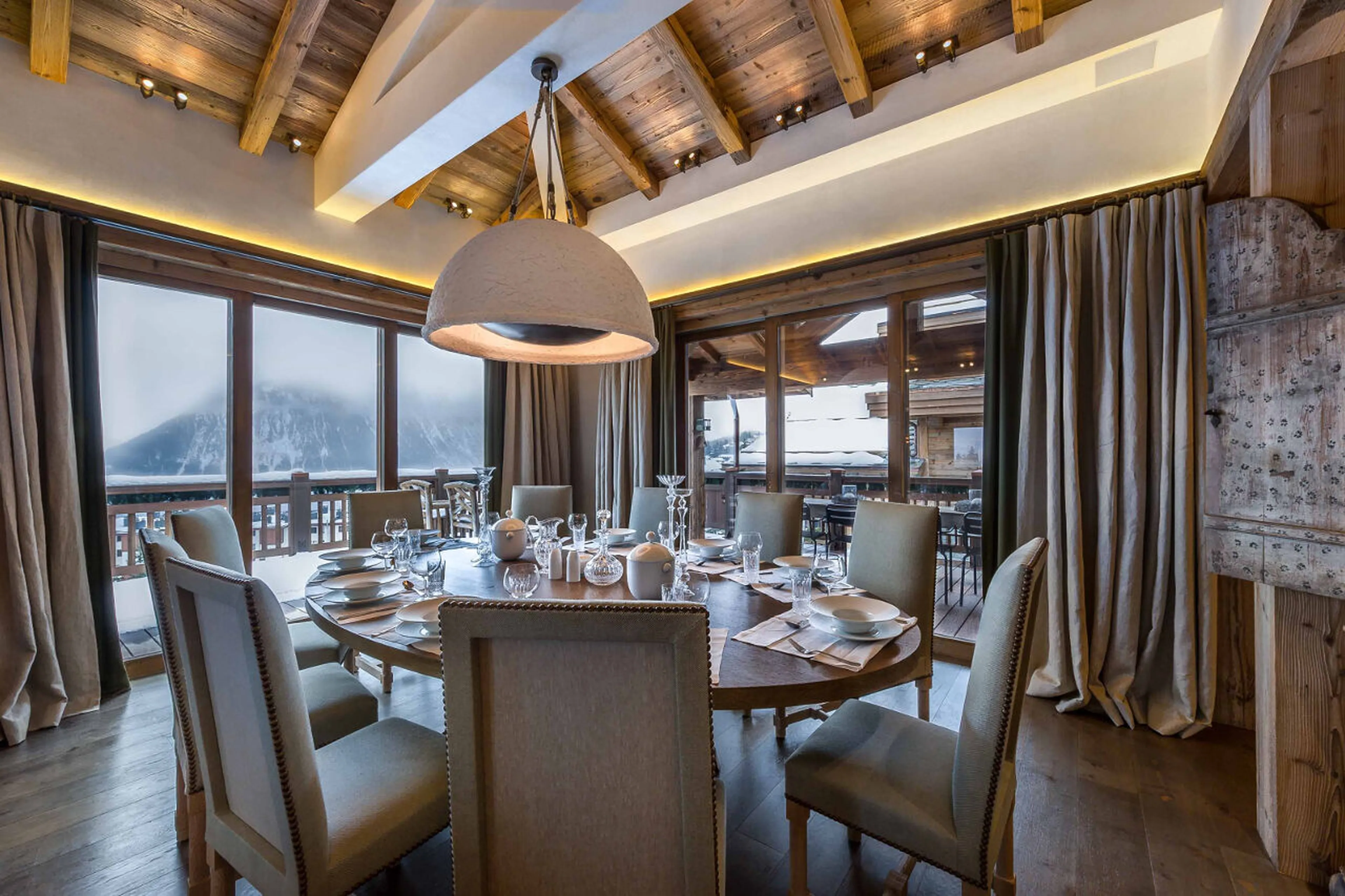 Dining area with terrace access of Chalet Les Bastidons  in Courchevel 1850