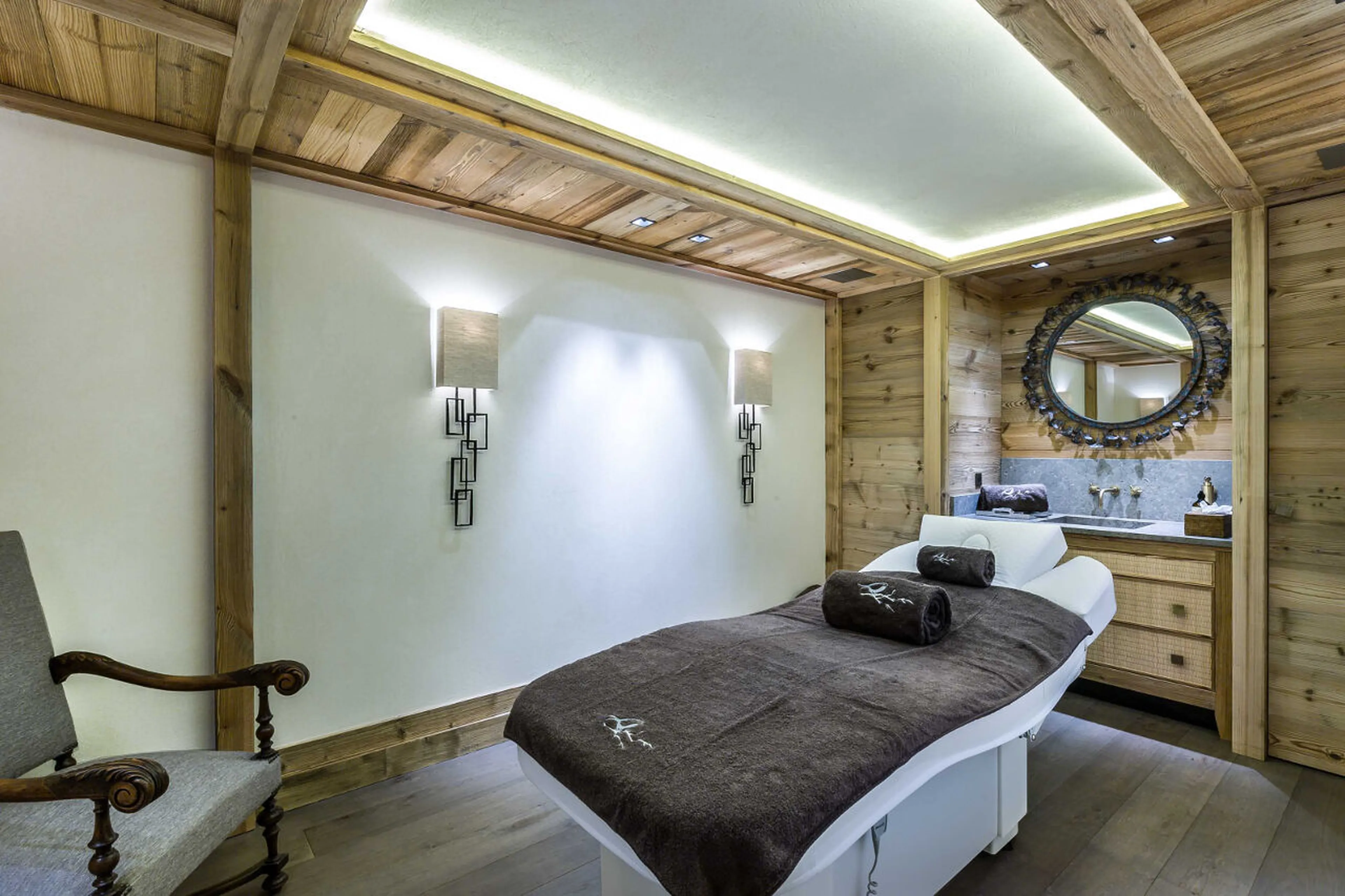 Massage room in the spa area of Chalet Les Bastidons  in Courchevel 1850