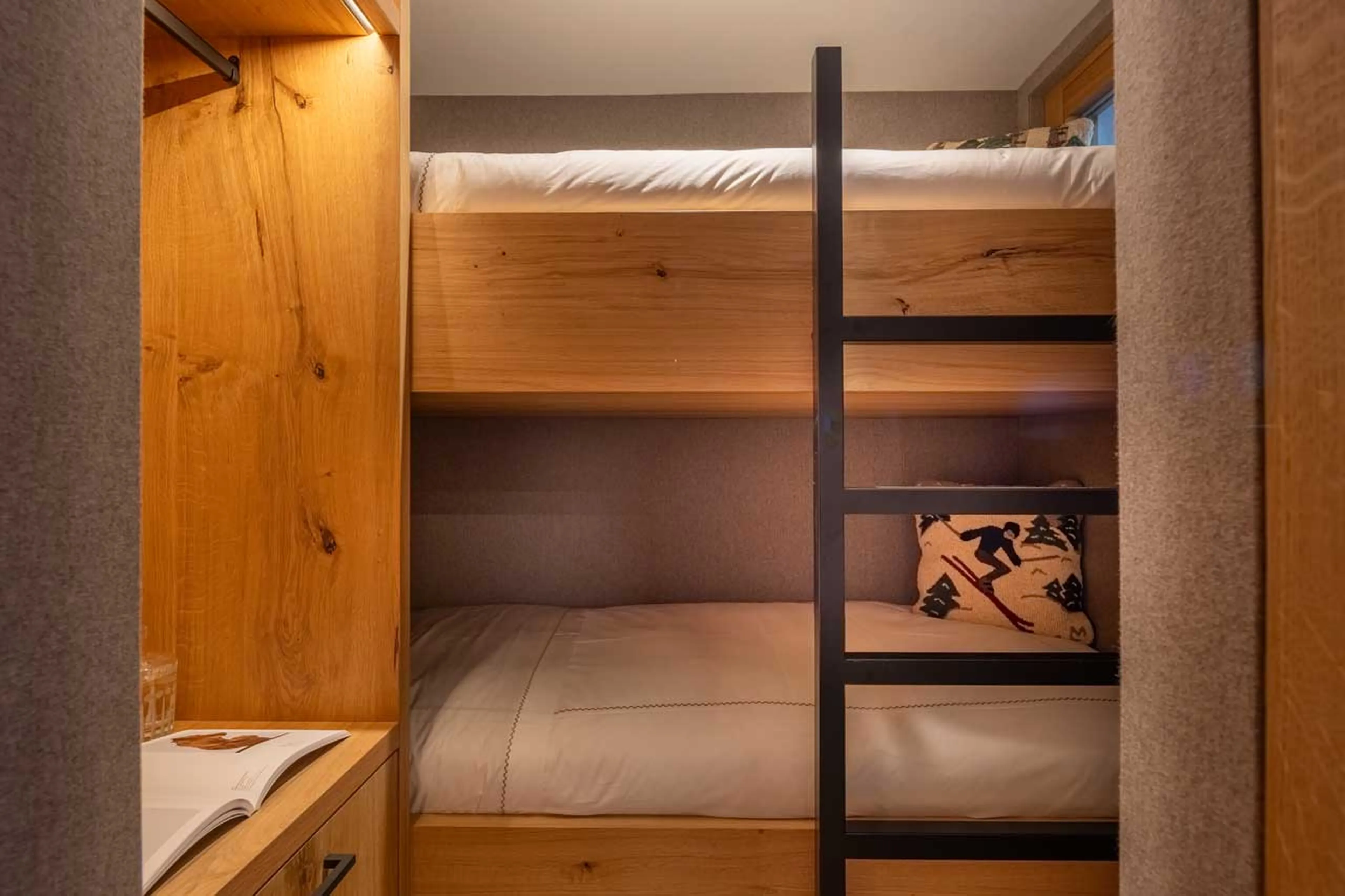 Bedroom 5 bunk room at Chalet Les Etoiles d'Amon in Verbier