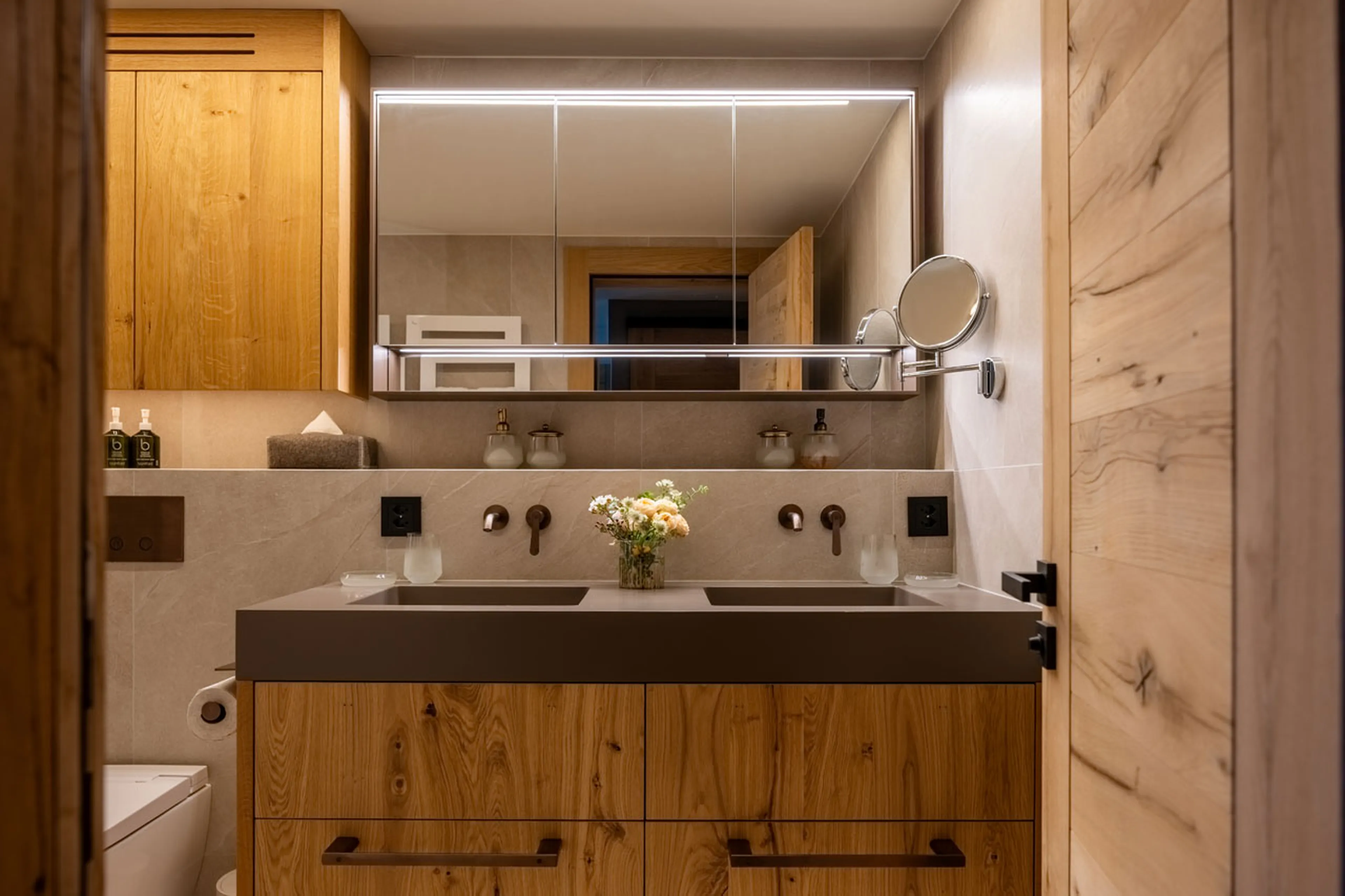Bedroom 5 en-suite at Chalet Les Etoiles d'Amon in Verbier